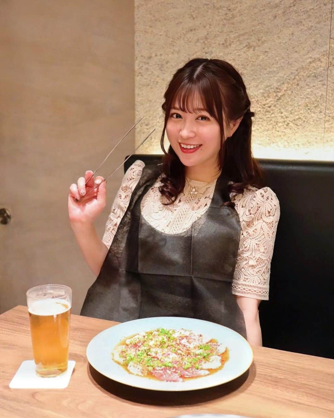 森下まいのインスタグラム：「気になっていた“美食ホルモン”を食べに 【#焼肉ホルモンうしごろ銀座店 】へ〜🥰 ▶︎ @ushigoro_yakiniku  明るく綺麗な空間で「神戸牛」や「佐賀牛」などなど 上質な雌の銘柄牛ホルモンを堪能してきました🤤  2枚目の"ホルモン盛り合わせ"見てください😍 （シマチョウ、コリコリ、コプチャン、ツラミ、上ミノ、ガツ芯） 本当に美しいでしょー🥹✨  他では味わえない"醤油味"にしたのですが、 生姜が効いててどのホルモンも本当に美味しくて感動でした🥹❤️ とっても丁寧に下拵えされているんだろうなぁ〜🥹  ウルテ刺し、上ミノ刺し、塩もつ煮込み、 極上月見ハツユッケ、極みのタン 薄切り、 とろけるロースに石焼ホルモンガーリックライスまで 色んな食感と味わいを楽しめて最高!!!😍 デザートまで美味しいのも完璧でした🥹✨  価格もお値打ちだし、また行きたいです🥰💓  #ぐるまい☺︎ #ぐるまい☺︎_焼肉 #もぐまい☺︎ #ホルモンうしごろ #pr #うしごろ #ushigoro　#焼肉 #銀座ホルモン #銀座焼肉」