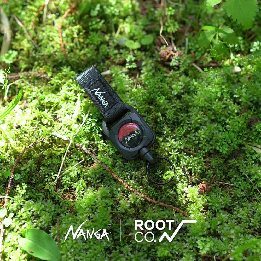 ROOT CO. Designed in HAKONE.さんのインスタグラム写真 - (ROOT CO. Designed in HAKONE.Instagram)「. ナンガ夏のコラボ祭り！ NANGA×ROOT CO. GRAVITY MAG REEL SQR. LITE  2023年5月19日（金）販売開始 販売店舗： NANGA ONLINE SHOP NANGA SHOP HARAJUKU NANGA SHOP NAGOYA NANGA SHOP TOKYO NANGA SHOP OSAKA NANGA SHOP TOHMA ROOT ONLINE SHOP & STORE  機能性と実用性を兼ね備えたタクティカルなマグネット内蔵コードリールギアホルダー『MAG REEL SQR. LITE』からナンガモデルが登場！ キャンプ・登山やハイキング・トレッキング・釣りなど様々なアウトドアアクティビティにおいて、360とSQR.と用途や取り付け箇所によっての使い分けもおすすめです。 . @root_co_official  @nanga_nagoya  @nanga_meguro  @nanga_harajuku  @nanga_tohma  @nanga_osaka  #nanga #root  #outdoor #outdoors  #outdoorlife #camp  #magreel #gear  #collaboration  #ナンガ #ルート  #アウトドアライフ  #アウトドア #キャンプ  #ギア #マグリール」5月17日 20時20分 - root_co_official