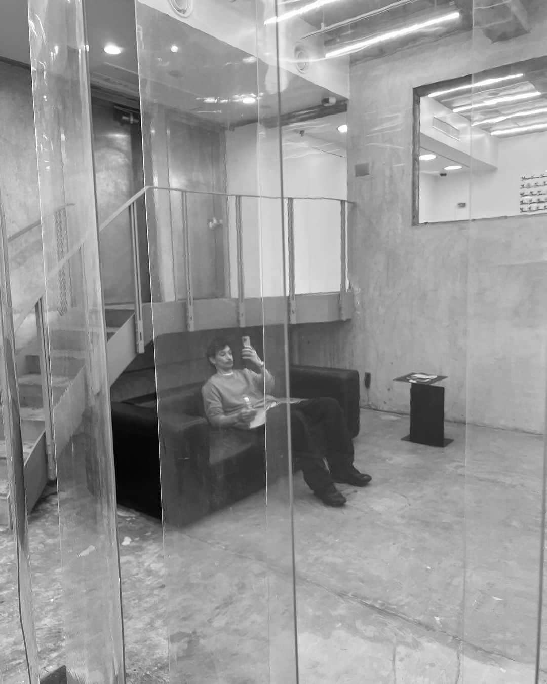 SEN（三辻茜）のインスタグラム：「Grey man」
