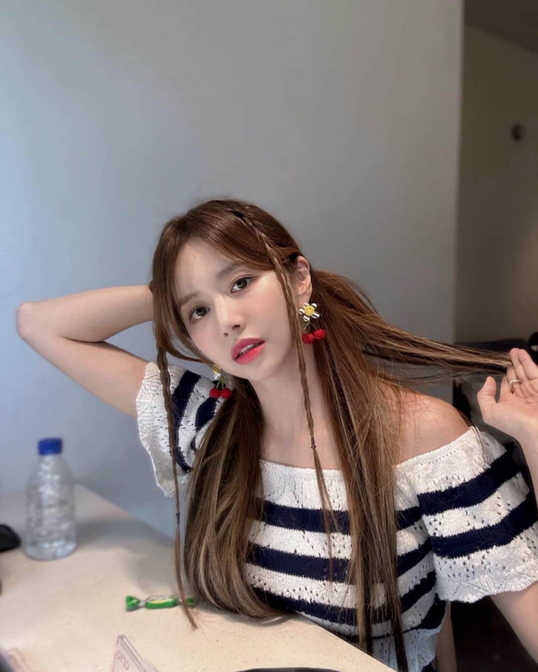 ハン・ボルムのインスタグラム：「초롱이가 이쁜옷이랑 악세사리 해쥼 @rrong2」