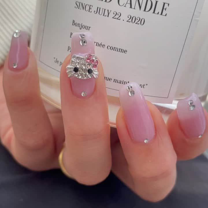 高田茉実のインスタグラム：「Kitty🎀  (うちのキティ狂🐈の影響で)ㅋㅋ  #キティネイル  #美甲  #kittynails」