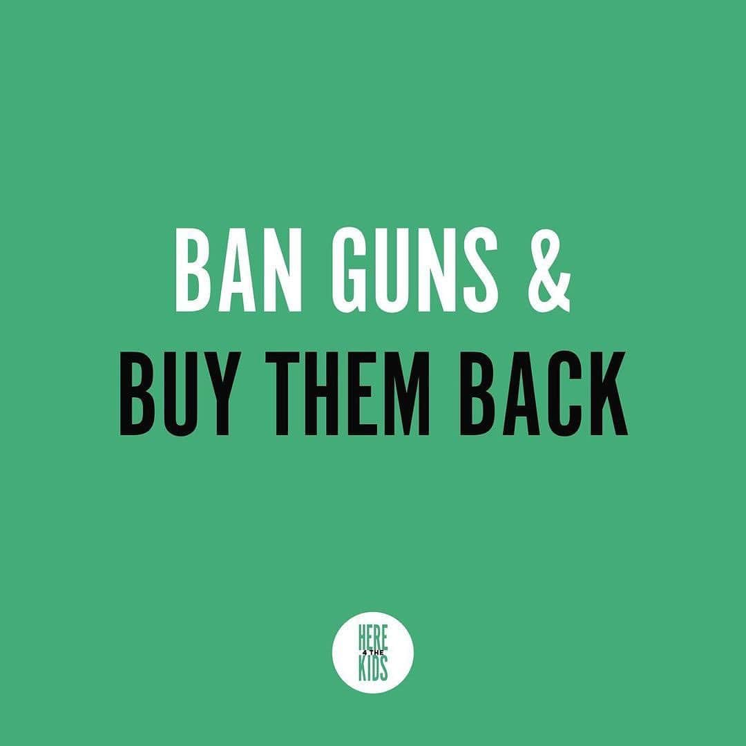 アンナ・パキンさんのインスタグラム写真 - (アンナ・パキンInstagram)「Posted @withregram • @here4thekidsaction 15,805 people have died from gun violence this year — and we have had 225 mass shootings. We are not posting this to alarm you. But also, if you are not alarmed, something is wrong.  Our Constitution called for us, the people, to make adjustments once the initial rights stopped serving our greater good. That time is now and it is time to try something new.  Here 4 the Kids is calling on Colorado Governor Jared Polis to sign an Executive Order to ban guns and implement a statewide buyback program. To achieve this goal, we are organizing a sit-in of 25,000+ white women from around the country on Monday, June 5, at 5am in Denver, Colorado. This is a national movement with a state focus. Colorado is step one.  We are respectfully asking white women to put their bodies on the ground for this direct-action as marginalized communities have always done and continue to do. As we prioritize the safety of historically marginalized and vulnerable populations such as BIPOC, LGBTQIA+, non-citizens, and disabled folks whose bodies are often on the front lines fighting for human and civil rights, we invite white women to participate in this act of civil disobedience.   As we cannot guarantee ADA-compliant access and/or safety on the ground, we are encouraging people from marginalized and vulnerable communities to join the remote campaign. While acknowledging everyone's agency, our remote campaign is an accessible and safe opportunity to take direct action online, uplift the direct action happening on the ground in Denver on June 5, and center the voices of those who are most at risk for gun violence at the hands of white supremacy. Please read more about our strategy via our link in bio!  We need to stop focusing on what hasn't worked and start focusing on what WILL work. So let's all accept this historical invitation to change the future for all of our kids! JOIN US VIA LINK IN BIO.  (Source: gunviolencearchive.org)   ID in comments (please bear with us if it's not there straight away — thank you)」5月17日 20時42分 - _annapaquin