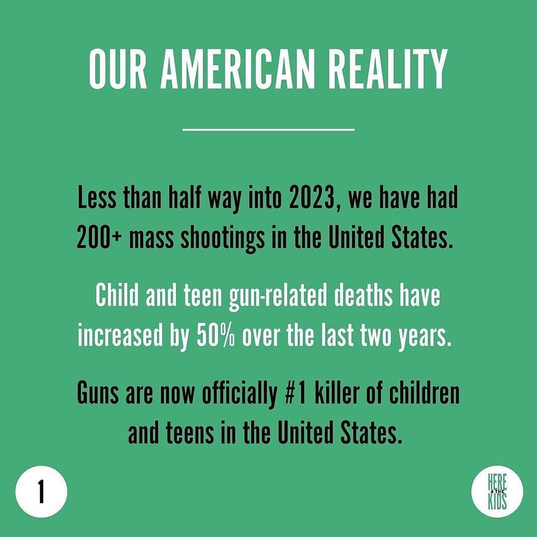 アンナ・パキンのインスタグラム：「Posted @withregram • @sairarao @here4thekidsaction We are living through a national crisis. It’s not even halfway through the year, and we have already witnessed 200+ mass shootings. According to Pew Research, gun deaths among U.S. children and teens have increased by 50% over the two years — and now guns are officially the number one killer of children and teenagers in the United States.  We have been abandoned by our legislators on this issue, time and time again. It is time for we, the people, to demand change. JOIN US.」