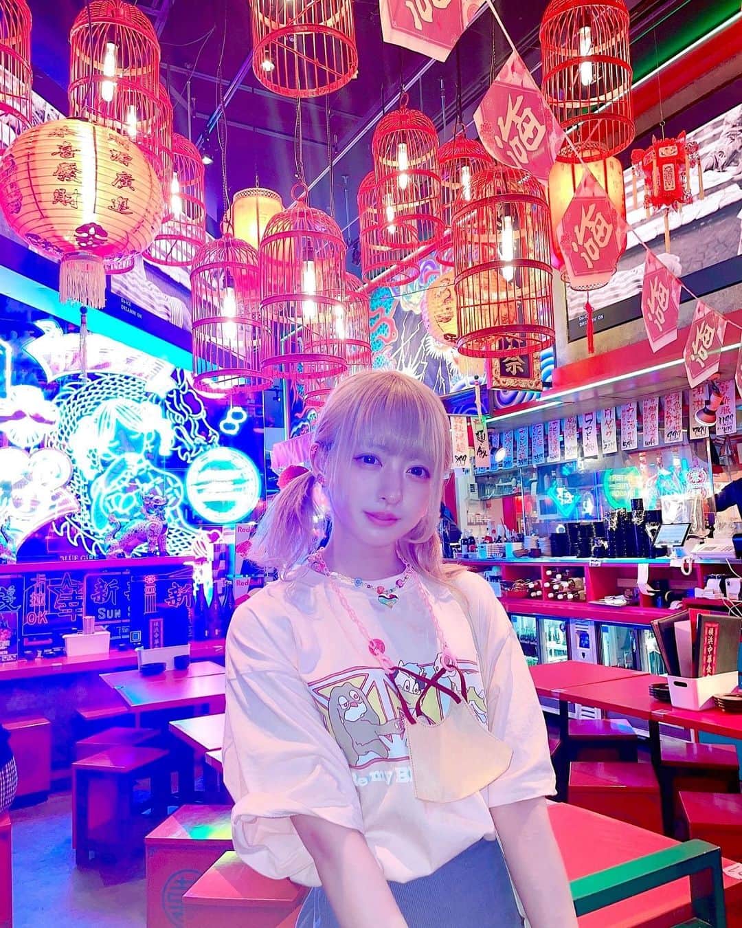 小鳩りあのインスタグラム：「歌舞伎タワーに登った  #歌舞伎町 #歌舞伎町タワー」