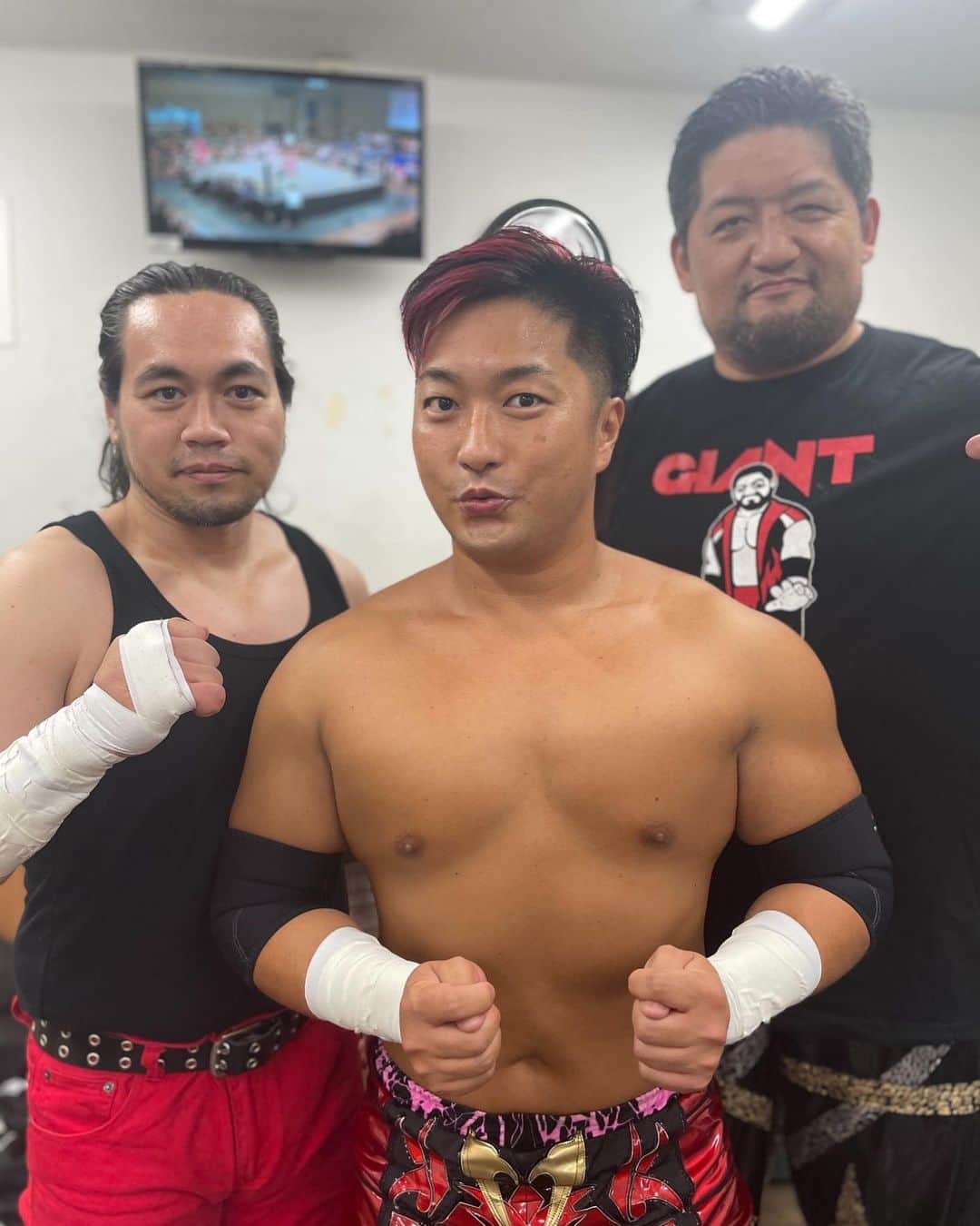 のインスタグラム：「PPP後楽園大会でした。 元ユニオンプロレス軍団結成！ ユニオンプロレスは私にとって青春時代。 でも私も、大家さんも三富もまだまだこれから！ お互い負けずに頑張りましょう！！」