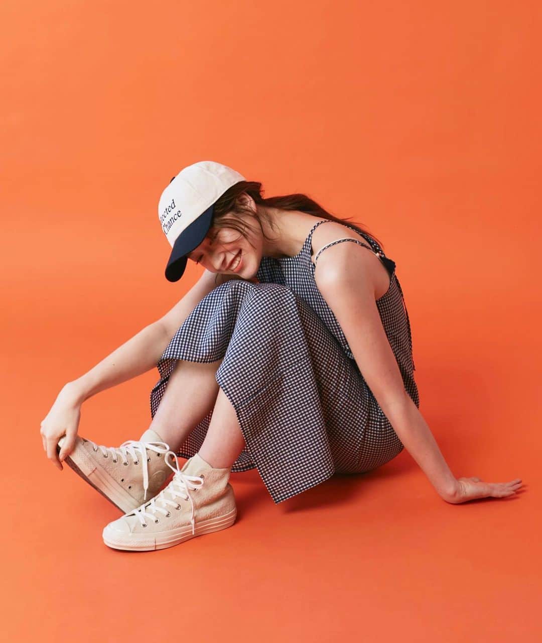 Ungridさんのインスタグラム写真 - (UngridInstagram)「This week new___________  #ギンガムチェックフィットキャミワンピース　 ¥13,200(tax in) ネイビー / パープル / ベージュ  #ギンガムチェックハーフスリーブシャツ　 ¥8,800(tax in) ネイビー / パープル / ベージュ  ワンピースは身体にフィットするデザインで大人っぽく上品に見せてくれます。  テキスタイルは凹凸感のあるギンガムチェックでトレンド感とラフさのある印象に。   肩のダブルストラップも単調に見せないデザインポイントです。   シャツはゆったりとラフに羽織れるサイズ感。   ボタンはシェルボタンを使用し、よりラフ感のある仕上がりに。   ___________________________________ 下記 アカウントTOPページリンクより 各サイトをご覧下さい🔗  RUNWAY channel▶︎ @ungrid_official ZOZOTOWN▶︎ @ungrid_staffsnap  #Ungrid #ungrid_official #RUNWAYchannel #zozotown」5月17日 11時52分 - ungrid_official