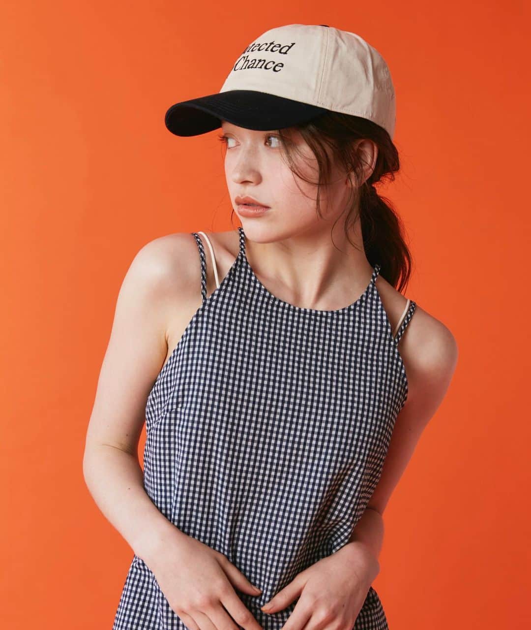 Ungridさんのインスタグラム写真 - (UngridInstagram)「This week new___________  #ギンガムチェックフィットキャミワンピース　 ¥13,200(tax in) ネイビー / パープル / ベージュ  #ギンガムチェックハーフスリーブシャツ　 ¥8,800(tax in) ネイビー / パープル / ベージュ  ワンピースは身体にフィットするデザインで大人っぽく上品に見せてくれます。  テキスタイルは凹凸感のあるギンガムチェックでトレンド感とラフさのある印象に。   肩のダブルストラップも単調に見せないデザインポイントです。   シャツはゆったりとラフに羽織れるサイズ感。   ボタンはシェルボタンを使用し、よりラフ感のある仕上がりに。   ___________________________________ 下記 アカウントTOPページリンクより 各サイトをご覧下さい🔗  RUNWAY channel▶︎ @ungrid_official ZOZOTOWN▶︎ @ungrid_staffsnap  #Ungrid #ungrid_official #RUNWAYchannel #zozotown」5月17日 11時52分 - ungrid_official