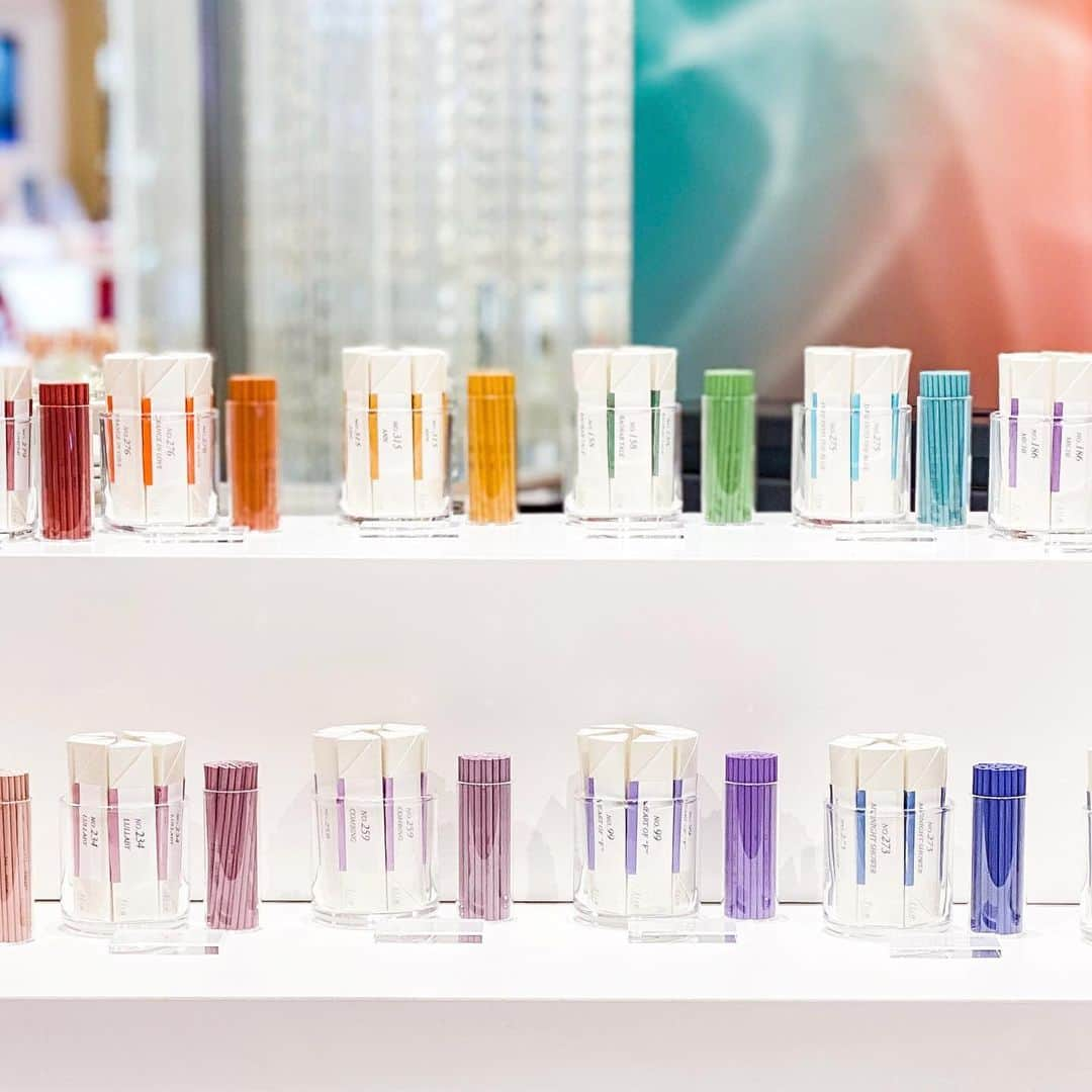 HANKYU.MODEさんのインスタグラム写真 - (HANKYU.MODEInstagram)「. HANKYU BEAUTY FRAGRANCE Until 5/30 At 2F,3F HANKYU BEAUTY   7F HANKYU BEAUTY MAISON   オンラインで、店頭で！ お気に入りの香りが見つかる、3週間。  阪急うめだ本店で3週間のフレグランスイベントを開催。旬のフレグランスのご紹介や、HANKYU BEAUTYだけの限定・先行アイテムも登場。さらに、スペシャリストによる香りのコンサルテーションも。  オンラインではHANKYU BEAUTYバーチャルストアや、自分にぴったりのフレグランスを見つけられる香水占いも！ 詳しくはプロフィールURLをチェック！@hankyumode  Page1-4 【BYREDO(バイレード)】 At 2F Promotion Space21 Until 5/23   Page5-8 【Lisn(リスン)】 At 2F Kireikirei Studio Until 5/23  Page9-10 【KOHSHI(コウシ)】 At 2F Kireikirei Studio Until 5/23  #hankyumode #hankyu #阪急うめだ本店　#阪急本店 #うめはん #香水  #フレグランス #fragrance #オードパルファン #BYREDO #バイレード #バルダフリック #ハンドクリーム #Lisn #リスン #阪急限定 #お香 #KOHSHI #コウシ #調香師 #pallumer」5月17日 12時00分 - hankyumode