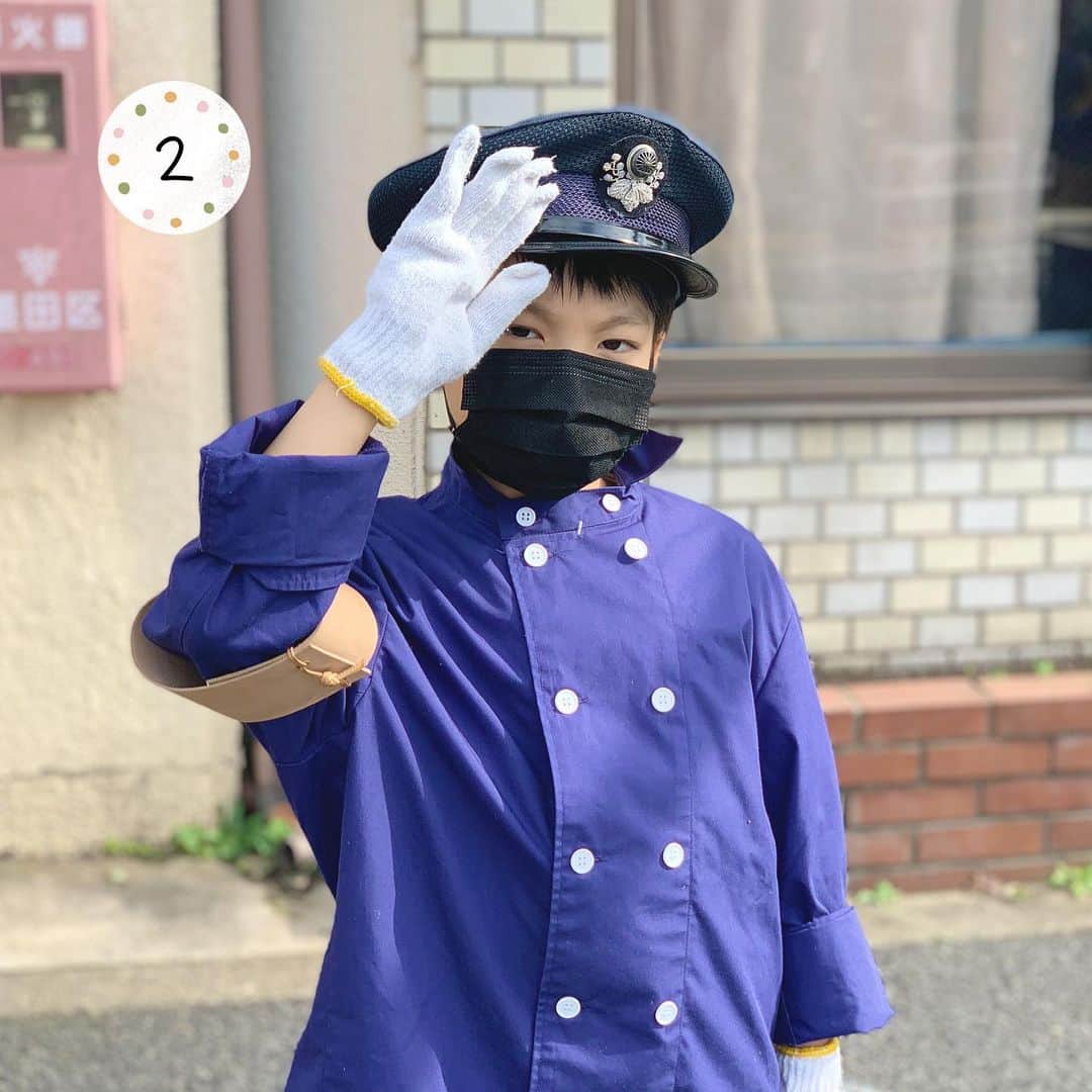手紙社さんのインスタグラム写真 - (手紙社Instagram)「【東京蚤の市3択クイズ！　今日の出題者は「浅草車輌製作所」】 3枚の写真の中から正解と思う1枚をスクリーンショットで保存し、あなたのインスタグラムアカウントに「#東京蚤の市3択クイズ」を付けて投稿してくださいね。クイズに正解いただいた方の中から抽選で、プレゼントを贈呈します！　プレゼントはなんと出題してくれる出店者のもの。クイズは毎日投稿されるので、たくさんチャレンジしてここだけのお宝を手に入れましょう！  Q.浅草車輌製作所の「駅長の帽子」はどれでしょう？  ▼浅草車輌製作所（@kawano_kippu）からのメッセージ ヒント！　浅草車輌製作所では、かわのきっぷ®︎が作れます。  ＜クイズ概要＞ 投稿期間：5/13（土）〜5/27（土）  東京蚤の市（@tokyonominoichi）、手紙社（@tegamisha）の公式Instagram、各出店者のアカウントよりクイズを投稿します。投稿日から3日間の内に解答してください ＊今日のクイズは5/17（金）まで解答可  ＜参加方法＞ （１）3枚の名から、正解と思う1枚をスクリーンショットで保存 （２） あなたのインスタグラムアカウントに投稿！ （３）ハッシュタグ「#東京蚤の市3択クイズ」を本文中に入れて下さい。他にも好きなコメントをお入れください！ （４）正解し見事抽選に当たった方には、東京蚤の市事務局スタッフからインスタグラムを通してダイレクトメッセージを送ります （５）開催日当日、ステージインフォメーションへお越しください。事務局スタッフからのメッセージを提示してくださったら、プレゼントをお渡しします。  ーーーーー  【「第19回東京蚤の市」開催概要】 日程：2023年6月2日（金）〜4日（日） 時間：9:30〜17:00  【「第20回東京蚤の市」開催概要】 日程：2023年11月3日（金・祝）〜5日（日） 時間：9:30〜16:00  オンライン販売チケット：1,300円 会場販売チケット：1,700円（現金のみ）  会場：国営昭和記念公園 みどりの文化ゾーン ゆめひろば（無料区域）  #浅草車輌製作所#東京蚤の市2023#東京蚤の市#蚤の市#古道具#家具#雑貨#東京北欧市#北欧雑貨#アンティーク#アンティーク雑貨#ヴィンテージ#フリーマーケット#昭和記念公園#立川#イベント#プレゼント企画#tegamisha#nominoichi#tokyonominoichi#antiques#fleamarket#antique#vintage」5月17日 12時24分 - tegamisha