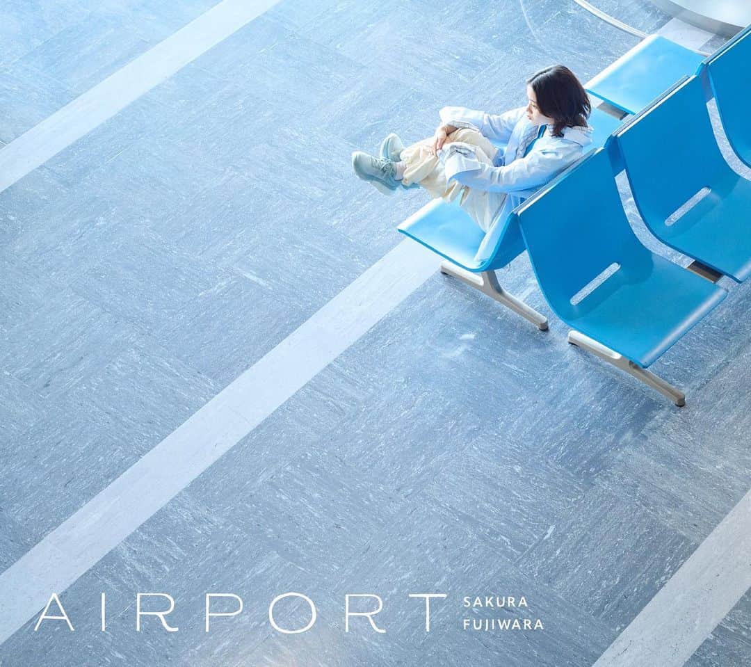 松井泉のインスタグラム：「【#藤原さくら 】 本日より発売、配信開始となりました、 藤原さくらさんのニューアルバム「AIRPORT」に参加させていただきました！ Yasei Collectiveのベーシスト、 ミチくんのナイスなアレンジが光る「Wonderful time」と言う曲で、 レコーディングも大変楽しく、和気藹々とやらせていただきました！  アルバムを通して聴いても、 2021年の日比谷野音のライブに参加した時の曲もあったりで、当時の楽しい思い出も蘇り、改めて良い曲ばかりだなぁとしみじみしてますw めちゃくちゃおすすめですので 是非お聴き下さいませ！  発売おめでとうございます！」