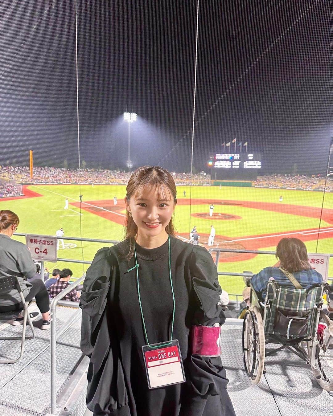 加藤早和子のインスタグラム：「.  昨日は きたぎんボールパークができて初めての プロ野球1軍公式戦 楽天 対 ソフトバンク⚾️  会場の盛り上がりを見て スポーツってやっぱりいいなあと 痛感した日になりました🗓  . . #きたぎんボールパーク #地方開催 #岩手 #プロ野球 #楽天  #ソフトバンク #野球 #アナウンサー #スポーツキャスター」