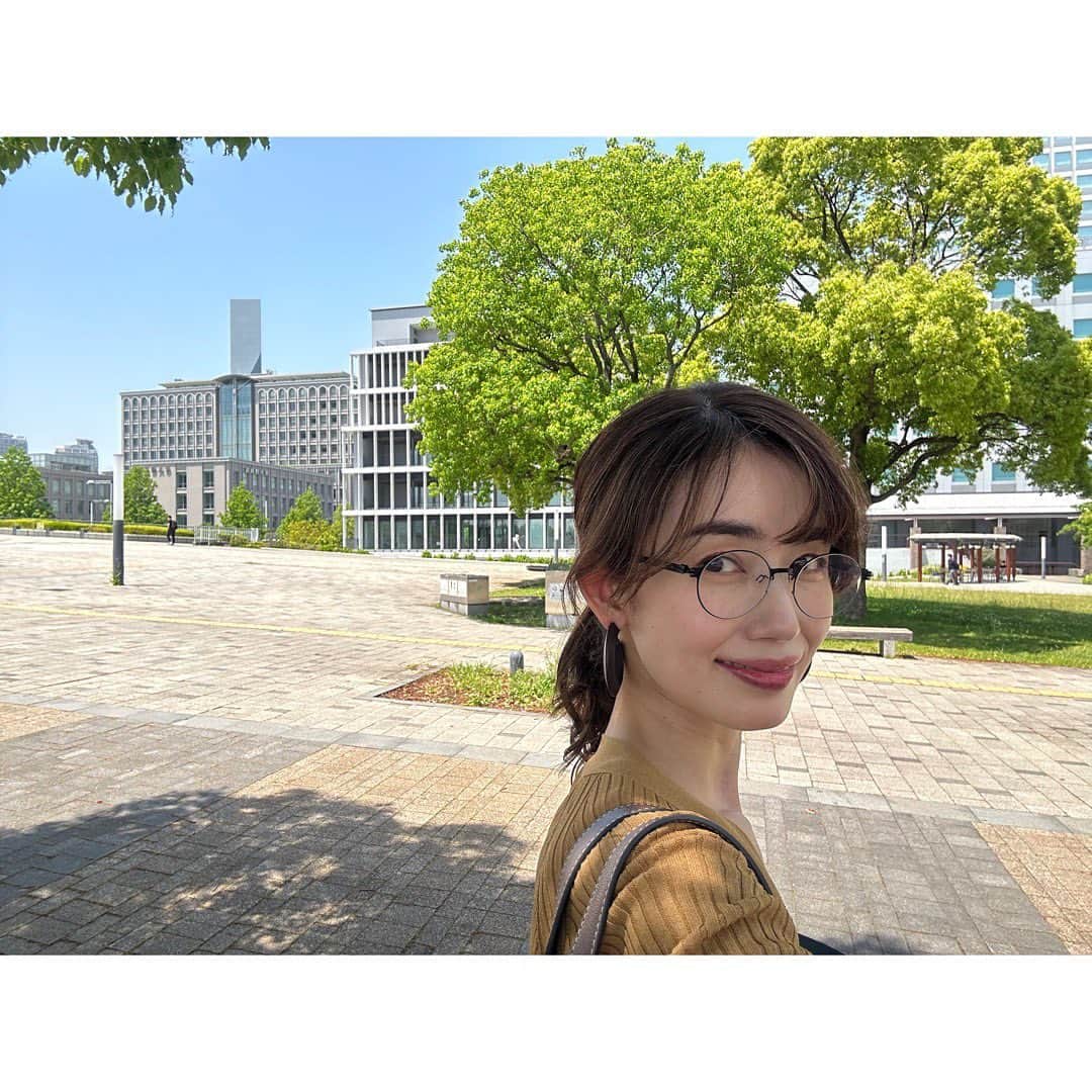 のインスタグラム：「* * お仕事終わり めっちゃ暑くてびっくり😳 * ✔︎UVカット眼鏡 ✔︎日傘 ✔︎日焼け止め * #広告撮影」