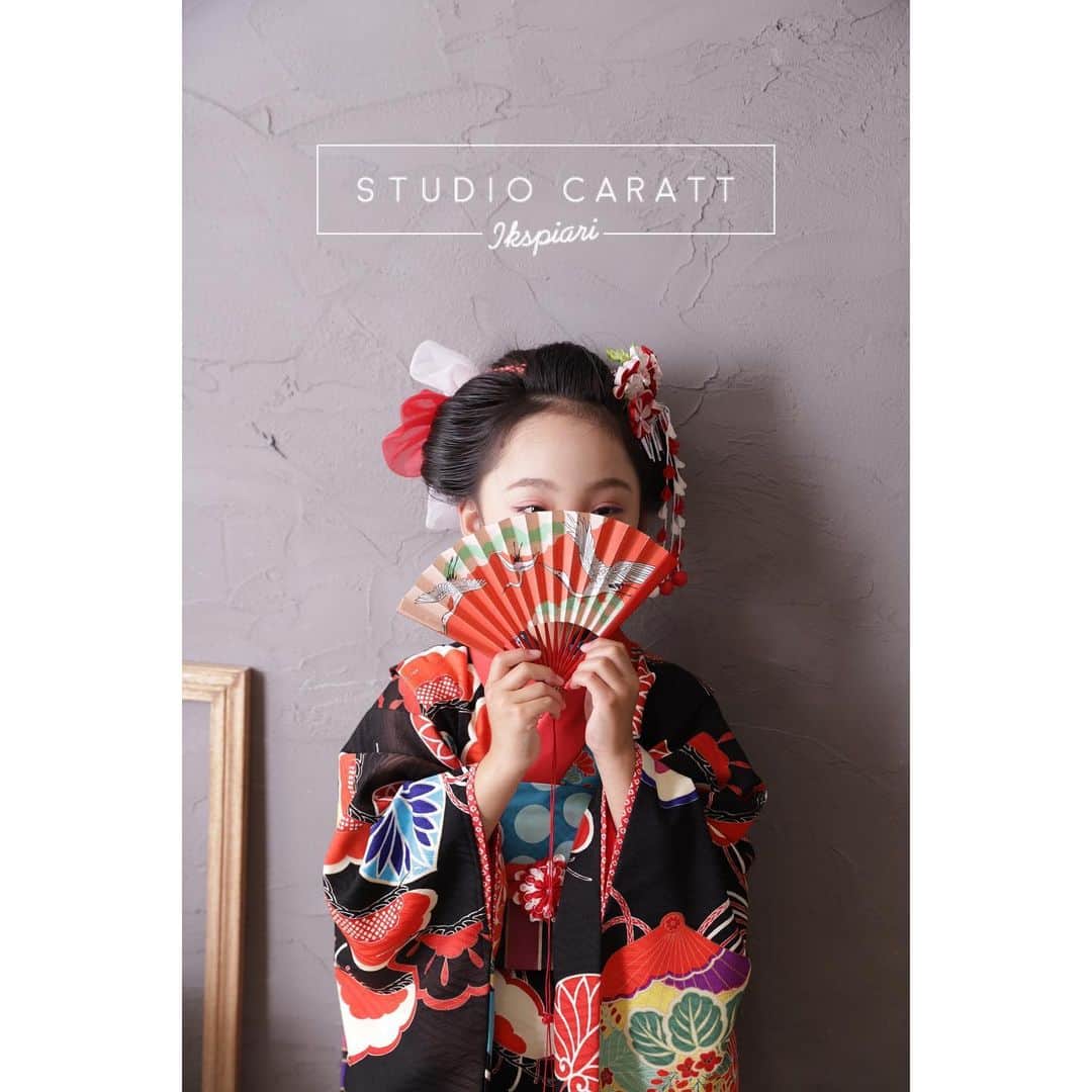 スタジオキャラット イクスピアリ店のインスタグラム：「♫ 753 photo ♫  ………………………  ☞ データをたくさん残したい ☞ アルバムを作りたい ☞ お部屋に飾りたい  などなど様々なご希望に合わせて、 最適なプランをご案内いたします♪  ………………………  ＊ご予約お待ちしてます＊  ………………………  #スタジオキャラット #スタジオキャラットイクスピアリ店 #studiocaratt #イクスピアリ #浦安 #舞浜 #着物 #着付け #ヘアアレンジ #メイク #フォトスタジオ #写真館 #photo #photostudio #写真 #家族 #ドレス#七五三 #後撮り #前撮り #753 #お誕生日#バースデー#七五三おめでとう」
