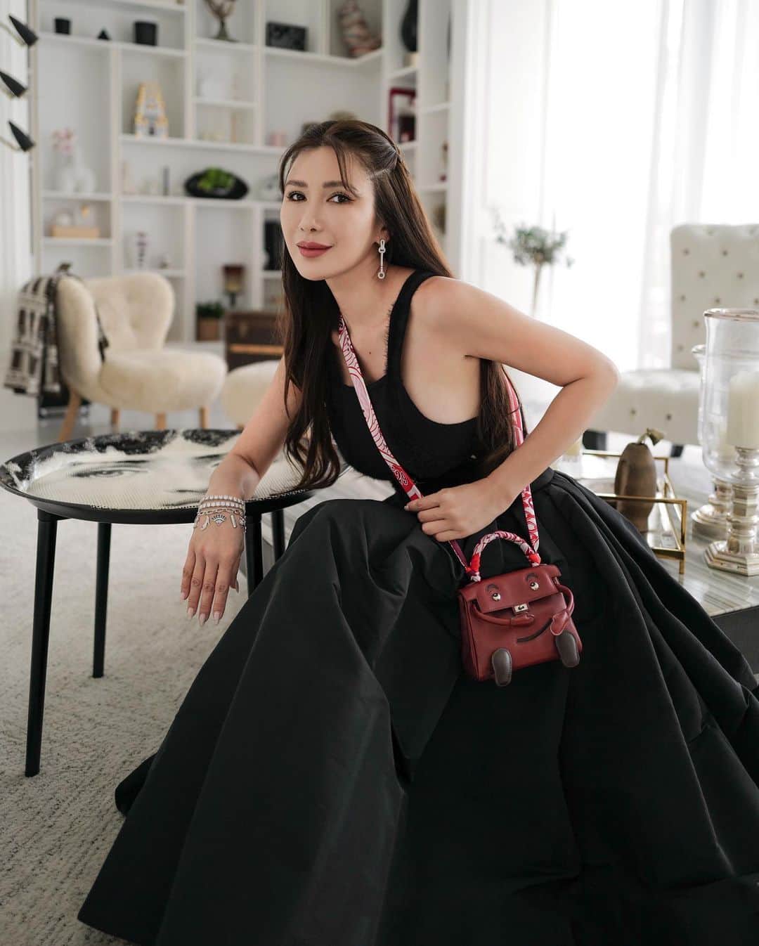 ジェイミー・チュアさんのインスタグラム写真 - (ジェイミー・チュアInstagram)「🏡 Back to home sweet home. I enjoy my travels but the happiness of being home in this house is on another level.」5月17日 12時45分 - ec24m