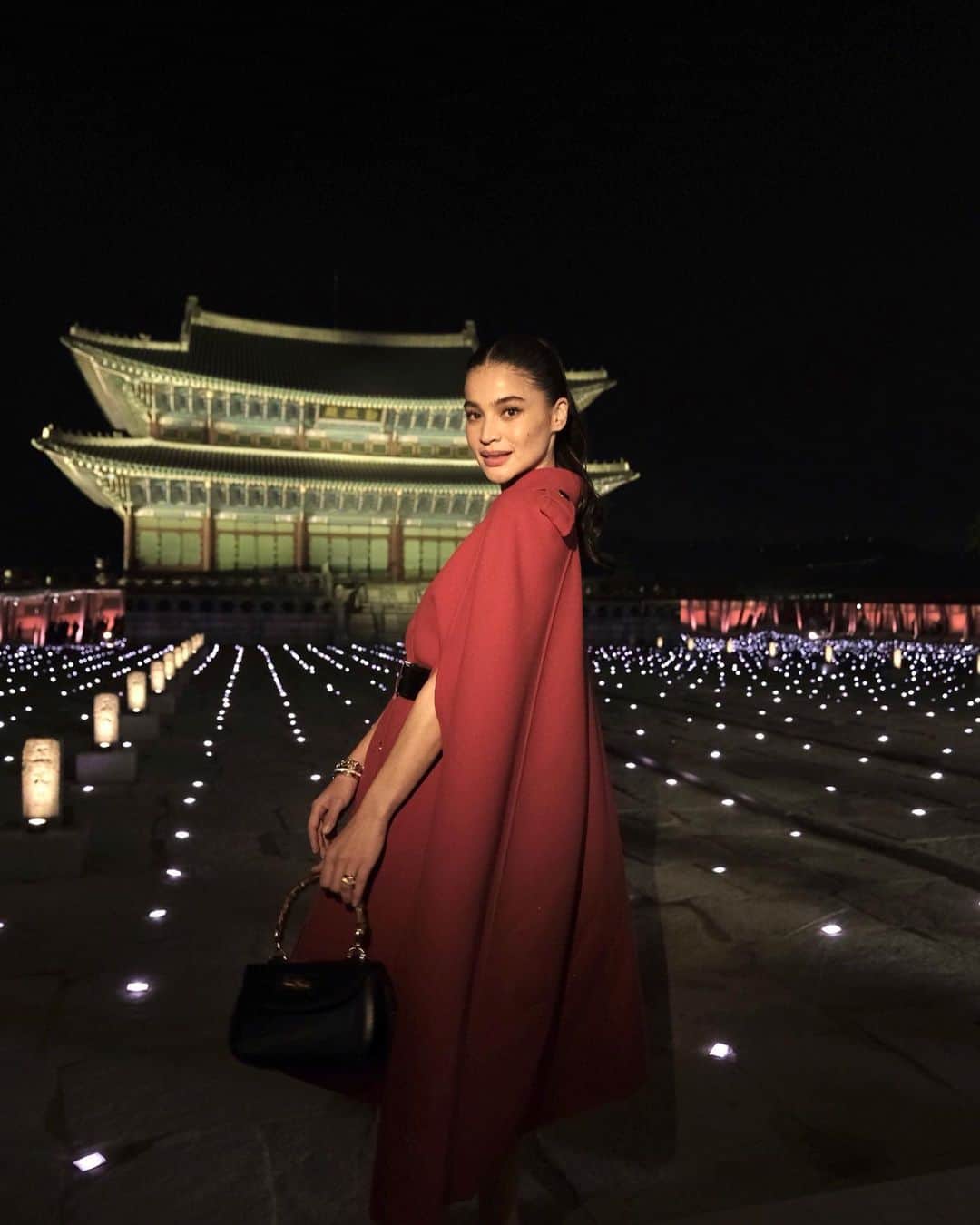 アン・カーティスのインスタグラム：「Insanely beautiful venue and show. Thank you for having me @gucci ❤️ #guccicruise24」