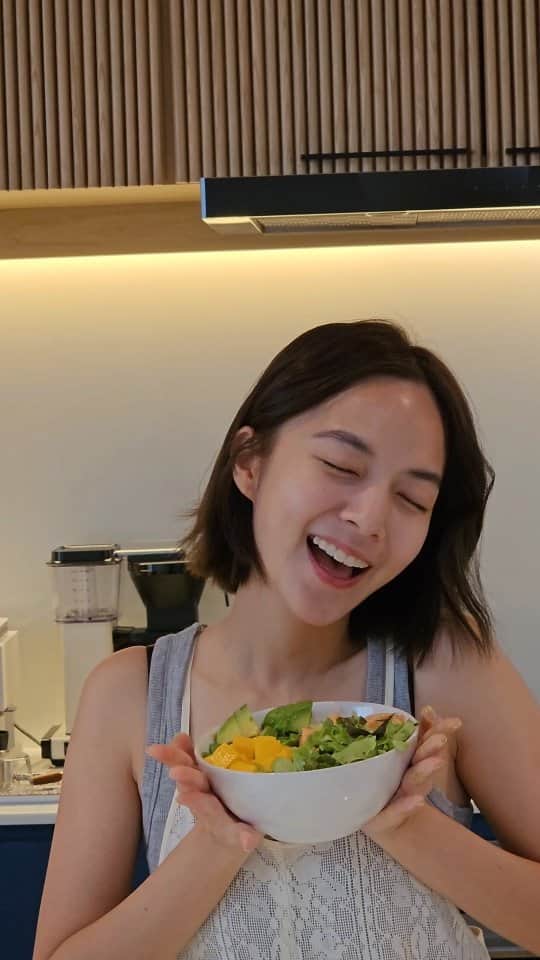 バイトゥーイ・ズワピットのインスタグラム：「Poke bowl 🥗🥭🥬🥑 ชามนี้ง่ายสุดๆไม่ต้องใช้ไฟหั่นๆคลุกๆโจบบ」