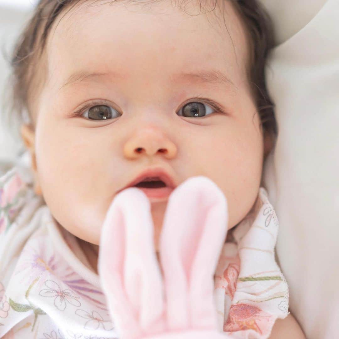 May Pakdee メイ パクディさんのインスタグラム写真 - (May Pakdee メイ パクディInstagram)「My sweet baby is 5months & a half now 🙈💕 Grateful for being her mom and everyday we are together 💕 #5monthsold . . . アナベルは5ヶ月半になりました🫶🏼一緒にいられる毎日に感謝💕」5月17日 13時34分 - maypakdee