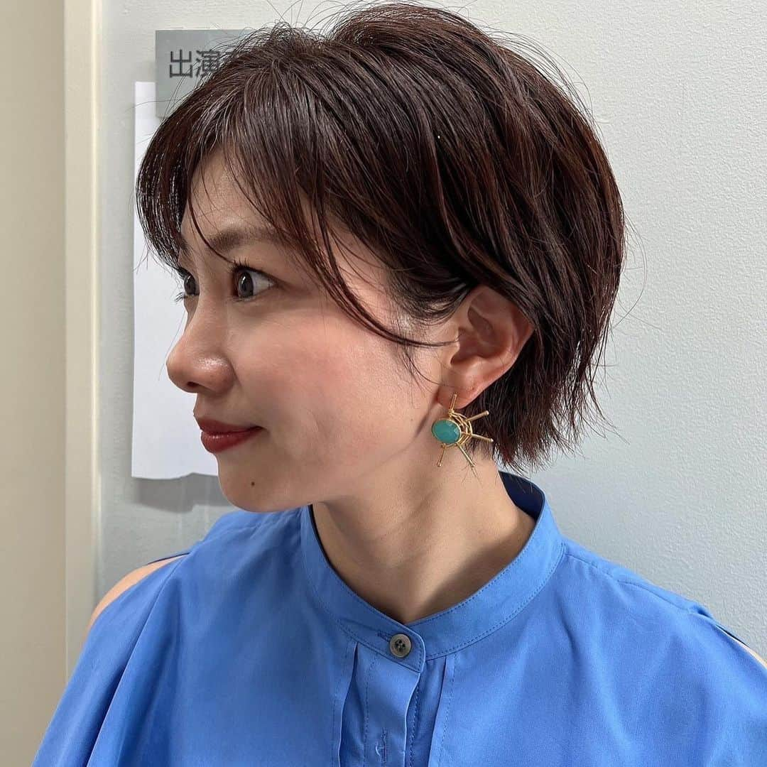 潮田玲子さんのインスタグラム写真 - (潮田玲子Instagram)「１８日木曜日放送の ダウンタウンDXに出演します！豪華メンバーの皆さんと🥰👏 家庭の話、子供の話面白すぎてずっと笑ってました😂😂☝️ 22時〜是非ご覧ください🙆‍♀️🙏  衣装はブラウス、パンツ @lephil_official  ・ピアス @manarosa_jewel @mandassociates  #ダウンタウンDX #初めての出演でした #めちゃ緊張した #小倉優子さん #北斗晶さん #西山茉希さん #辻希美さん #井上和香さん　 #近藤千尋さん #藤本美貴さん #くわばたりえさん #大原正子さん」5月17日 13時41分 - reikoshiota_official