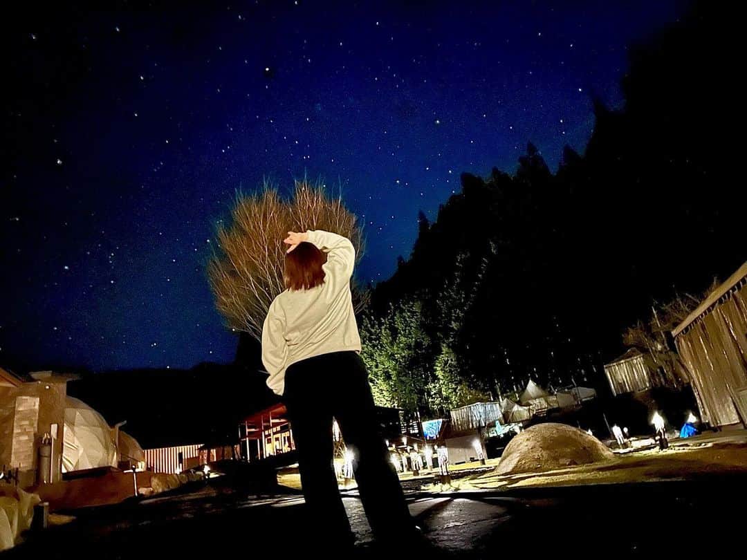 ゆい/スターリーズのインスタグラム：「人生で一回は行きたかった 日本一の星空グランピング🌌⭐️ めちゃくちゃいいとこやったなぁ 星ってかわちい。癒される。  ありがとございました👶🏻🌟🍦  #starys #YouTube #youtuber #photo #star #osaka #スターリーズ #ユーチューブ #スターリーズゆい #阿智村 #星ツアー #星空 #夜景 #mökki」
