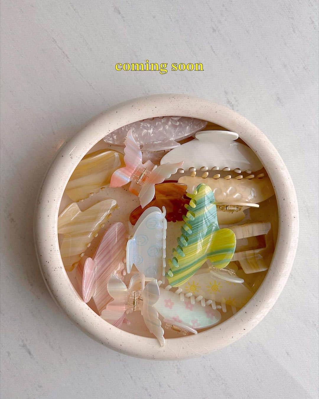ジュリア バレットのインスタグラム：「Unreleased clips from @thejujuclub.co 🌞 Should we drop them soon? 🌸🐚」