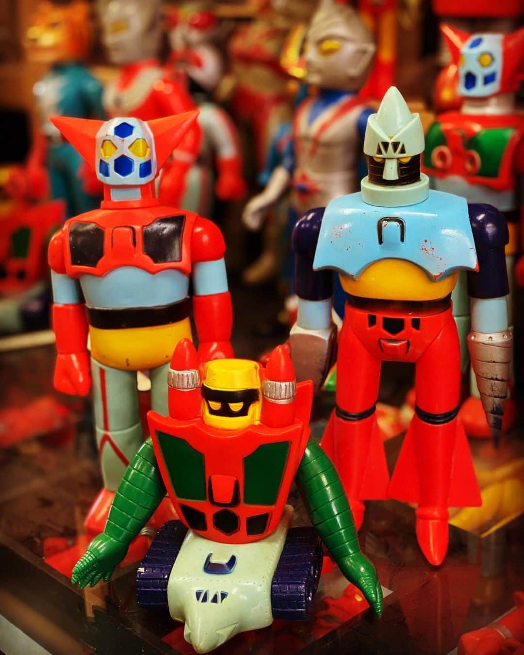 関智一のインスタグラム：「ウチのかわい子ちゃんPart2  #ゲッターロボ #ロボガリ #メガロマン #ゴッドマン #ジャンボーグa #レッドバロン #イナズマン #タイガーセブン #ロボガキ #レトロソフビ」