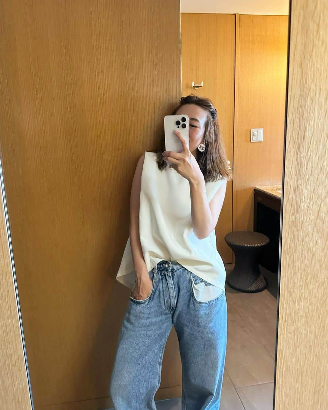 Mai Wakimizuのインスタグラム：「ボックスブラウス、デニム合わせも可愛いのだ♡これ、毎シーズン作りたいな♡ #wakkinstyle#ootd#coordinate tops:#linkable @linkable_official(明日18日23:59まで予約販売中)」