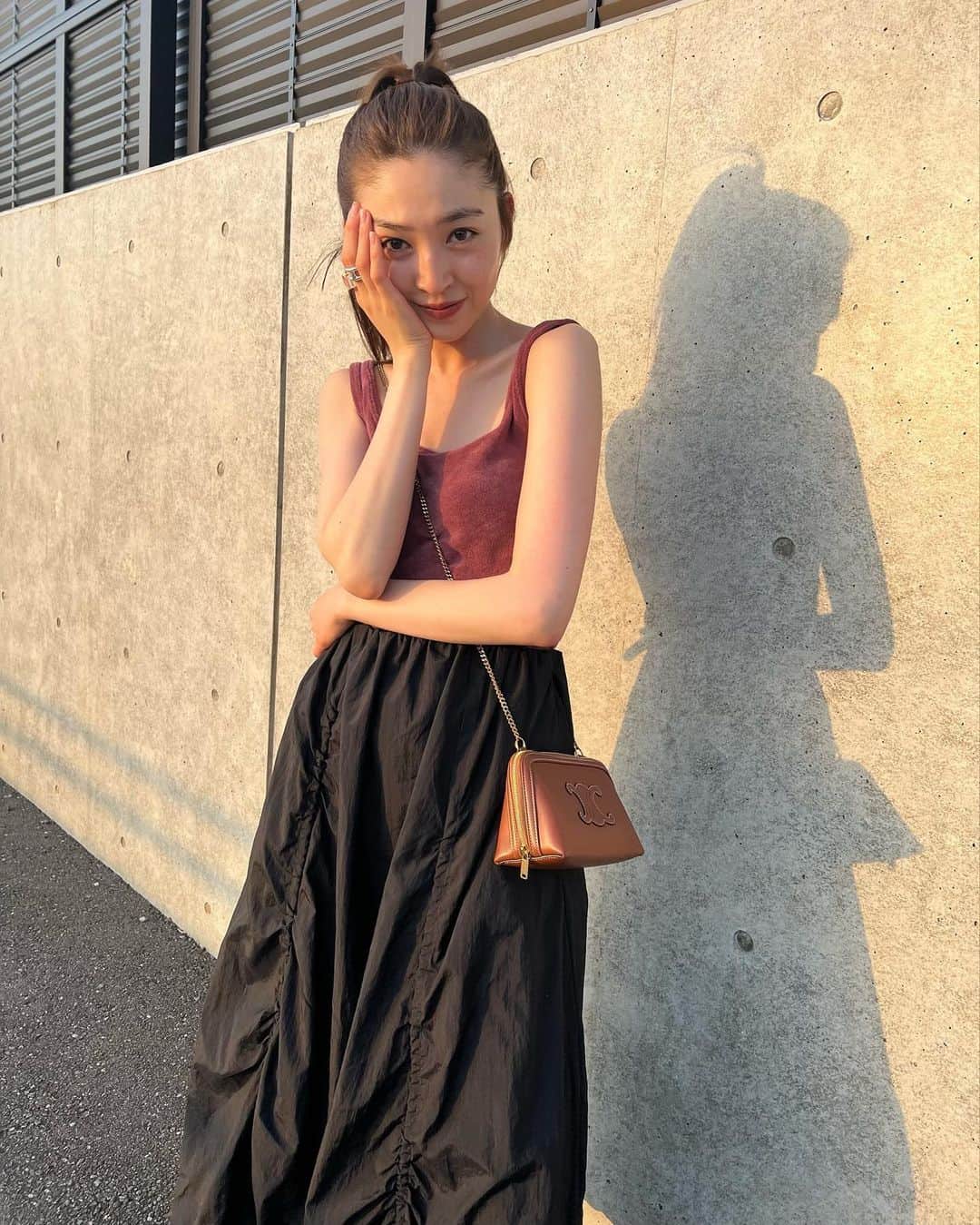 上西星来のインスタグラム：「母とサウナ後🧖‍♀️  ありささん( @alilouss )プロデュースのルームウェアを♡ ラフさもあり、キュートさもありかわいい🥺 スカートに合わせてお洋服としてもかわいい🥺  ルームウェア　@bijorie_official  スカート&靴　@emmi.jp」