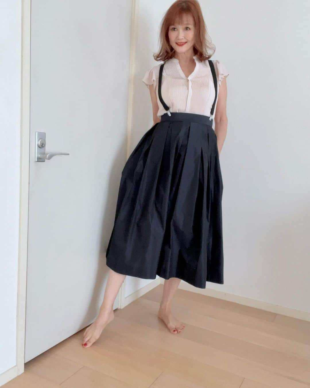 高見恭子さんのインスタグラム写真 - (高見恭子Instagram)「信じようあなたが歩んでいるその道を。  #suspender#suspenderstyle  #skirt#skirtstyle  #feminine #femininestyle  #fashion #fashionstyle  #smile」5月17日 14時35分 - takami_kyoko