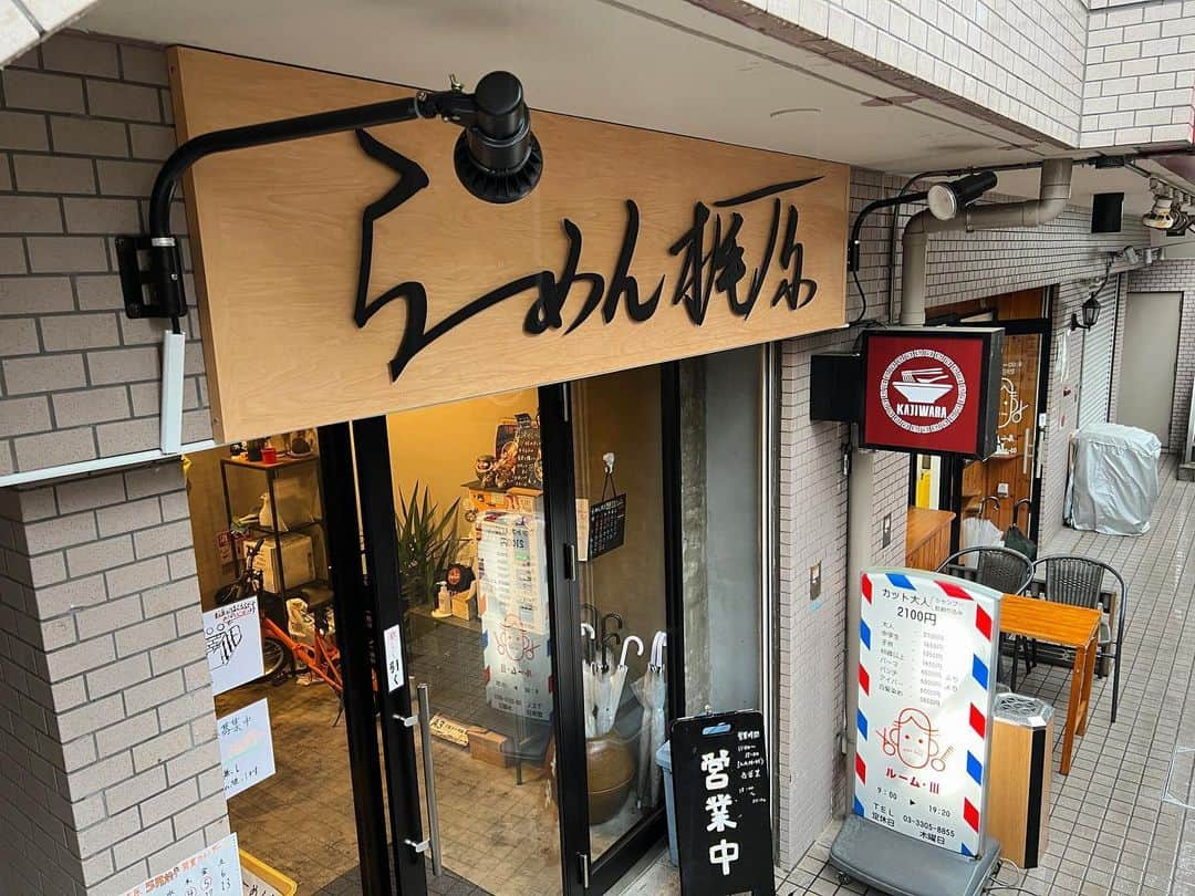 SUSURUさんのインスタグラム写真 - (SUSURUInstagram)「今年期待の新店。 醤油もうまいけど塩もうまい。自家製麺がナイスです。 #susuru_tv #らーめん梶原 #千歳烏山 #東京 #特製醤油 #塩ラーメン #うまい  #ラーメン #らーめん #ramen #ラーメン部 #ramennoodles #毎日ラーメン生活 #麺スタグラム #japaneseramen #japanramen #foodstagram #foodie #noodles #instanoodle #instaramen #instafood #東京ラーメン #醤油ラーメン #TKG」5月17日 14時37分 - susuru_tv