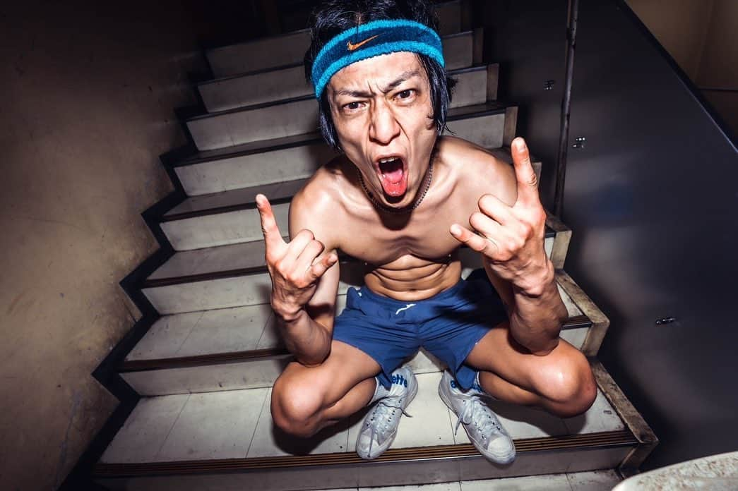 Bunta のインスタグラム：「平日からガンガン"CHARGE"できたな🎶🎶🎶  @masaty_x   #totalfat #suspended4th #バックドロップシンデレラ #maki #owest #ocrest  #drum #druns #drumforhappy #drummer #drumming」