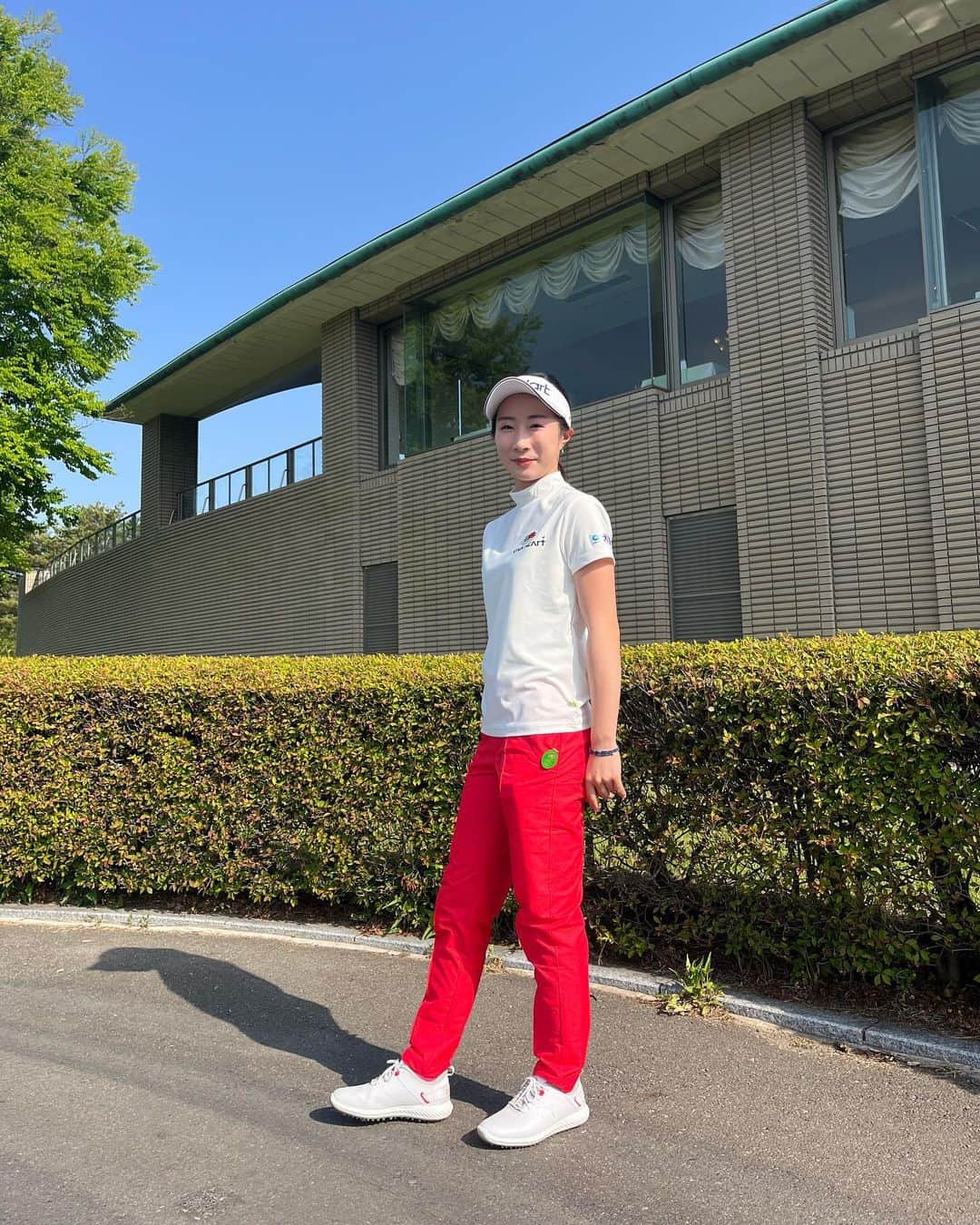 篠崎愛さんのインスタグラム写真 - (篠崎愛Instagram)「とにかくこのパンツが履きやすいの~🫶💕  5月31日までキャンペーンやってます🌟  ビバハートのウェアが10%オフになるのでチェックしてね~  クーポンコードは manaty_ss」5月17日 14時46分 - mana.s_golf