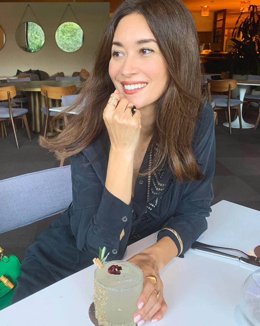ブレンダのインスタグラム：「Had the loveliest evening at the new @tbdhawaii. They have a fresh new menu with the most delicious appetizers and cocktails. Everything we ordered was fantastic and looked like works of art! My favorites are the ahi tostadas, kung pao brussels spouts and the crab cakes (I didn’t even know I liked crab cakes until now). Thank you @tbdhawaii for the perfect girls night out ❤️」