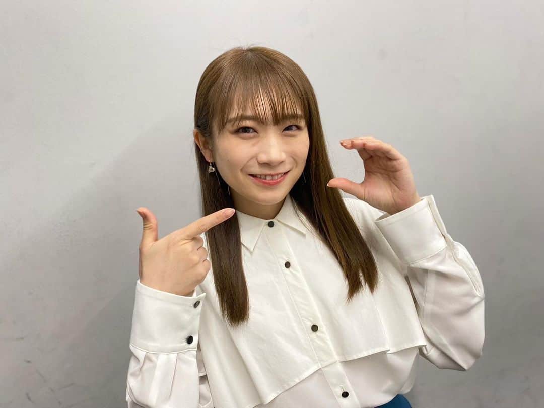のインスタグラム：「. ＼#それパク 第6話は今夜10時📺／  第6話からついに #秋元真夏 さんが登場！ 一体どんな場面にどのような形で登場するのか 皆様、見逃さないようにしてくださいね👀  【#真夏を探せ🕵】  #それってパクリじゃないですか？ #それパク #芳根京子 #重岡大毅」