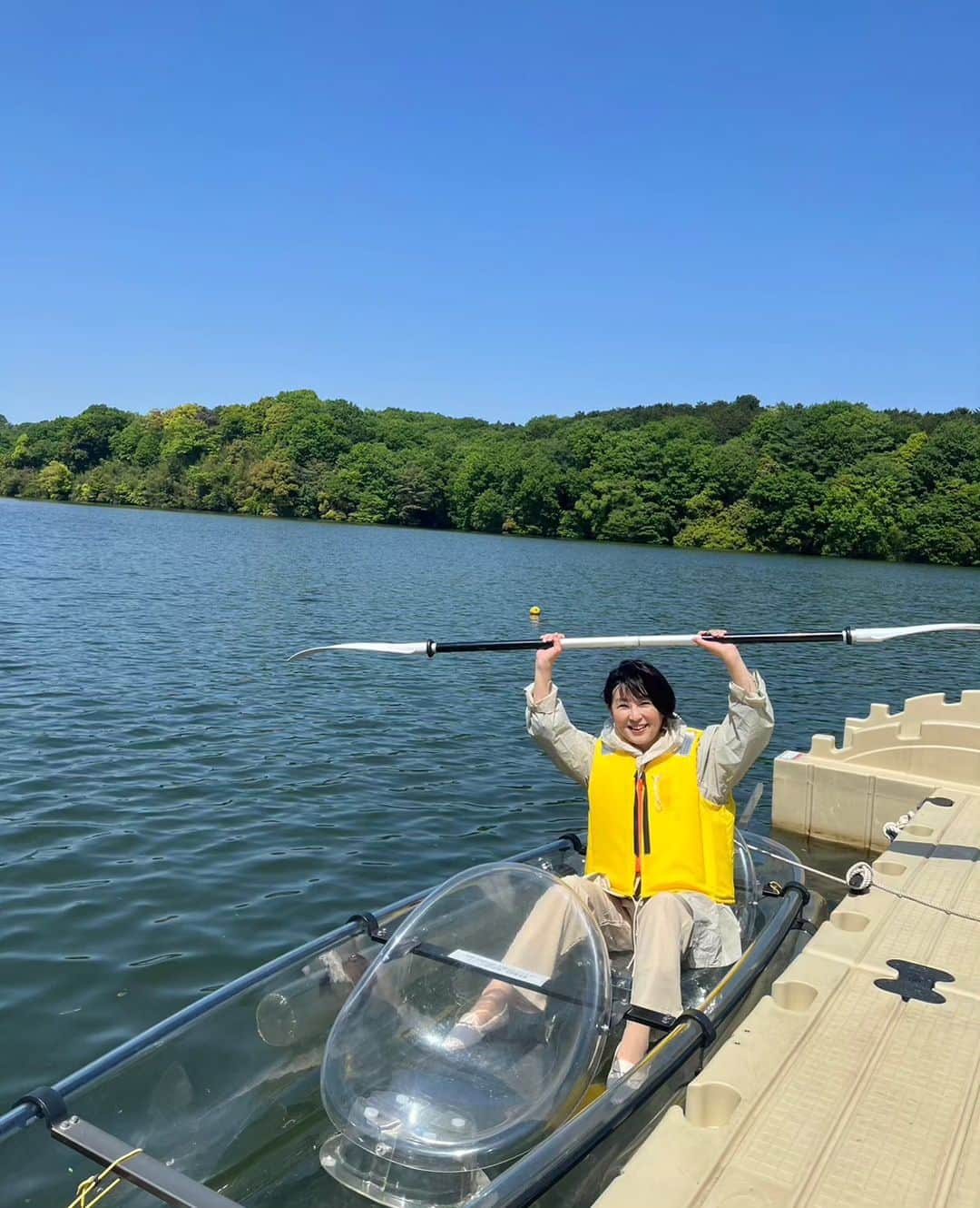 小島奈津子さんのインスタグラム写真 - (小島奈津子Instagram)「2023.5.17 #ぶらり途中下車の旅　 ご視聴ありがとうございました。  #メッツァビレッジ　の#宮沢湖　で #クリアカヌー 湖面をより近く感じられて、気持ちいい💙 緑も深く、深呼吸をたくさんしてきました💚 奥の森には、鹿の親子が住んでいるのだと🦌 朝早くだと、見られることもあるそうですよ。  メッツァビレッジ、初めてうかがいました。 犬の散歩もできるし、北欧の雑貨屋さん、カフェもいくつもあって、すごくリフレッシュできます。 埼玉県人としては、むかーし、むかしの宮沢湖を知っているので😂😂😂、、、 こんなに変化してたのね！全く違う！！🙌 お隣には、#ムーミンバレーパーク　や 日帰り温泉もあるので、次回はそちらと合わせて行ってみようっと。 #4枚目の写真が好き」5月17日 15時07分 - kojimanatsuko_official