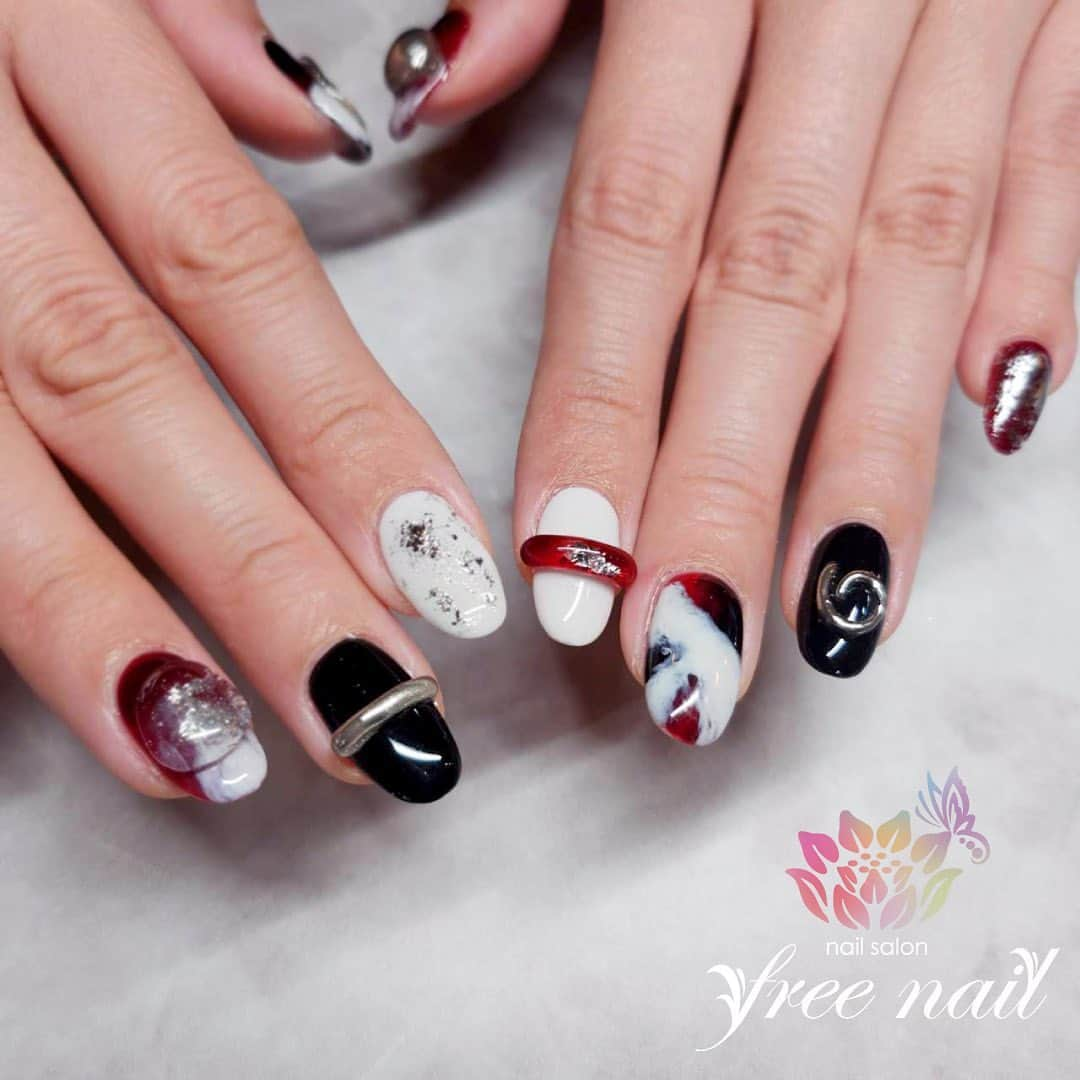 free nail フリーネイルさんのインスタグラム写真 - (free nail フリーネイルInstagram)「. お客様ネイル💅🏻🪷 . 赤い天然石ネイル💄♥️ . 大人おしゃれネイル💄♥️ . ご来店ありがとうございました🙇🏻‍♀️🙇🏻‍♀️🙇🏻‍♀️💗 . #ネイルアート #ジェルネイル #ネイルサロン #大阪ネイルサロン #ネイルデザイン #ネイルチェンジ #天然石ネイル #立体ネイル #メタリックネイル #リングネイル #赤ネイル #ボルドーネイル #デザインネイル #トレンドネイル #大人ネイル #おしゃれネイル #夏ネイル #summernails #nailsart #nailsdid #美甲 #日式美甲 #日式美甲胶 #日本美甲师 #日本美甲老师 #美甲上课 #日本胶 #フリーネイル #freenail」5月17日 15時07分 - freenail_jpn