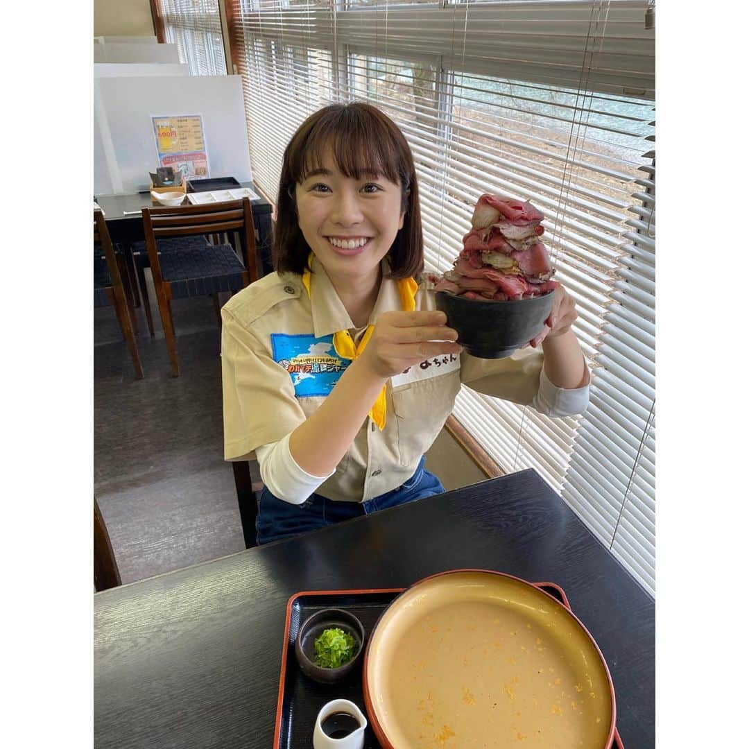 小松﨑花菜さんのインスタグラム写真 - (小松﨑花菜Instagram)「・ 今朝のドデスカ！特集は、 #わがマチ撮レジャー 岐阜県関ヶ原町でした👨🏻‍🚒⚔️  ◻️花伊吹のローストビーフ「天下丼」 ◻️関ヶ原戦国甲冑館  中学2年生の静海くんが館長の甲冑館。 実際に当時使われていたとされる甲冑には、 刀の傷・銃で撃たれたような痕も残っています😮  VTRの後、井戸田さんからロケのアドバイスをもらえる芸人養成講座(⁉︎)ありがたいです🙏笑 師匠のアドバイスをよく聞いて、 これからも撮レジャーがんばるぞ〜！！  #岐阜 #関ヶ原町 #寝物語の里 #関ヶ原戦国甲冑館  #花伊吹 #ローストビーフ丼」5月17日 15時08分 - hana_komatsuzaki