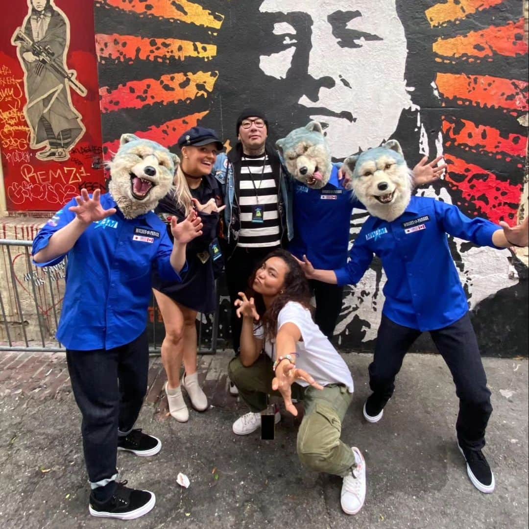 Crystal Kayさんのインスタグラム写真 - (Crystal KayInstagram)「I got to meet the WOLVES LAST NIGHT OOOWWWWWW🐺🐺 @mwamofficial  引き続きツアー頑張って下さい😎  Awesome show!!! And so fun!! Thanks for taking me @tokyohiro 💙 Keli!!」5月17日 15時19分 - crystalkayofficial