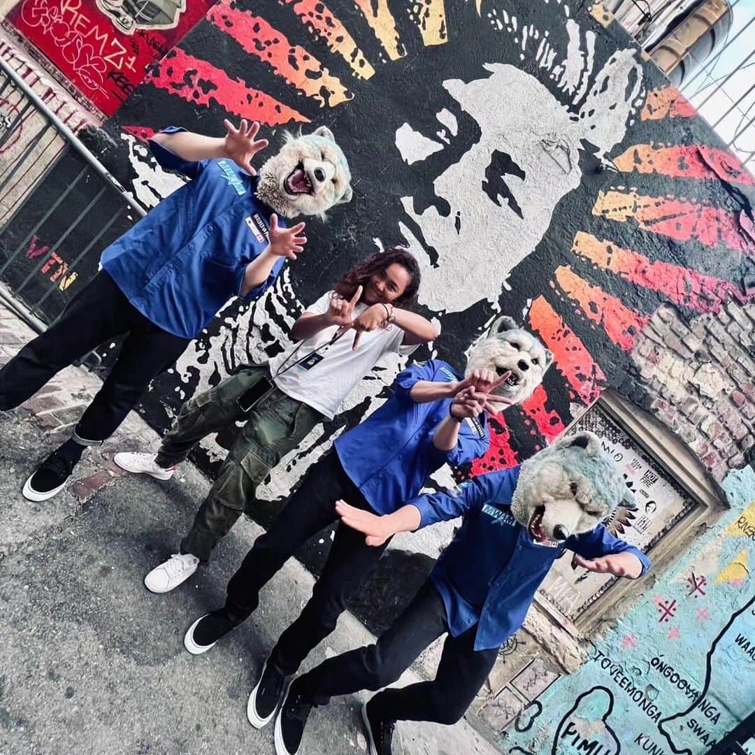 Crystal Kayのインスタグラム：「I got to meet the WOLVES LAST NIGHT OOOWWWWWW🐺🐺 @mwamofficial  引き続きツアー頑張って下さい😎  Awesome show!!! And so fun!! Thanks for taking me @tokyohiro 💙 Keli!!」