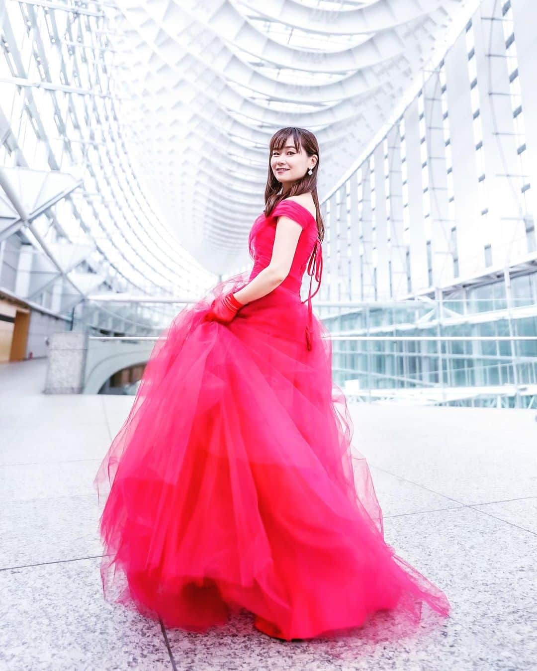 大和姫呂未のインスタグラム：「赤か青かどっちがお好み?  （今年の私のラッキーカラーはグリーンらしいので現在緑推し🫛）」