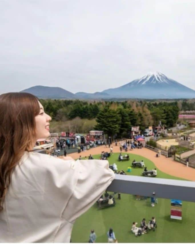 杉山由紀子さんのインスタグラム写真 - (杉山由紀子Instagram)「ウォーカープラスに♡ 富士の芝桜を取材しに行ったのが掲載中🌸✨　  ほんとに綺麗だったなー✨✨✨ お花ってタイミングがあるから、なかなかドンピシャな時に観れるって最高❤  しかも後ろに富士山🗻✨✨✨  #富士 #富士山 #富士芝桜まつり #芝桜 #しばざくら #撮影 #モデル #model #依頼はDMへ」5月17日 15時32分 - yukikosugiyama