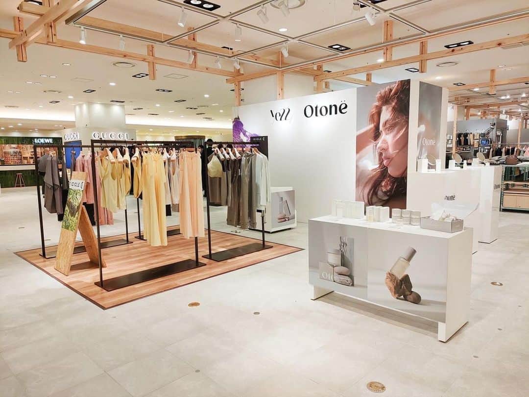 エリーローズさんのインスタグラム写真 - (エリーローズInstagram)「#Repost @hankyu_greenage  ・・・ 「Ritual not routine」阪急うめだ本店にて開催中 ✨ @otone_official  @ye22_official_  @icicle__official   @otone_official のスキンケアアイテムや、 @ye22_official_ の全身に使用できるパルファムシャワーなど、実際にお試しいただける貴重な機会となっております💐  期間中『Otonë』ブランドディレクターのエリーローズ氏 @ellirose がご来店！  【エリーローズ氏 ご来店日時💐】 5/17 (水) 10:00 - 18:00 5/18 (木) 12:00 - 18:00 5/19 (金) 12:00 - 18:00 5/20 (土) 12:00 - 18:00 5/21 (日) 12:00 - 18:00  みなさまのご来店心よりお待ちしております😌🫧  ◎5月25日(木)まで ◎コトコトステージ81  #greenage #グリーンエイジ #阪急うめだ本店 #otone #ye22 #icicle #アイシクル #skincare #スキンケア #ライフスタイルブランド #フレグランス #madeinearth #自然共生 #greenneighborhoodlife #greenwellnesslife #nature #自然 #wellness #ウェルネス #outdoor #アウトドア #green #グリーン #植物 #sustainable #サステナブル #持続可能 #lifestyle #ライフスタイル」5月17日 21時09分 - ellirose