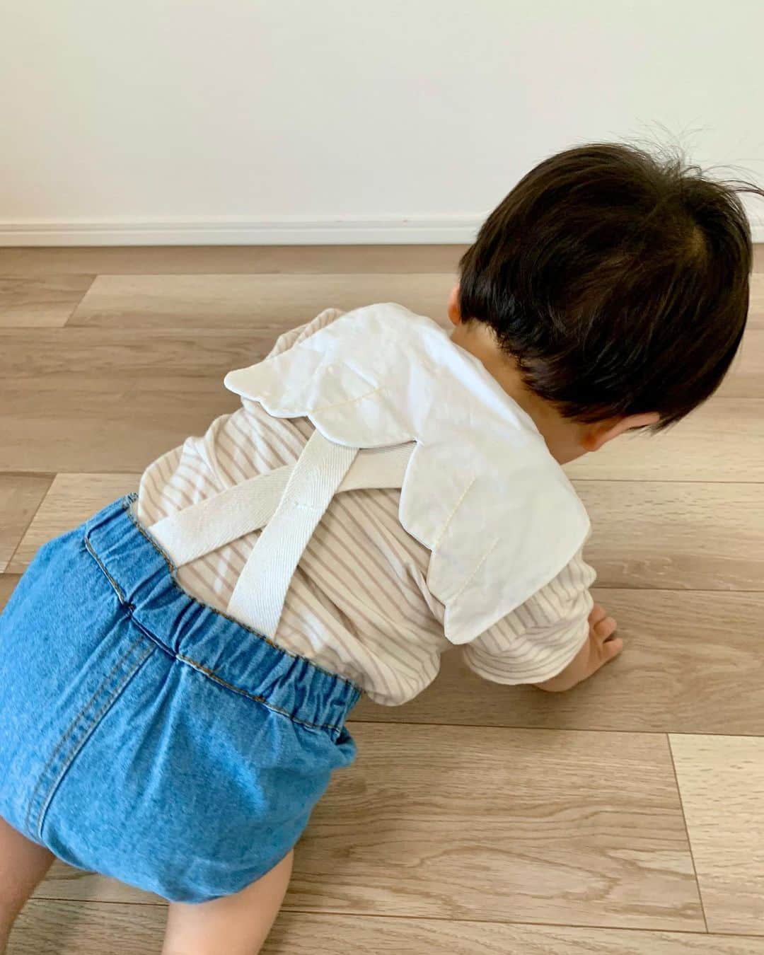 satomiさんのインスタグラム写真 - (satomiInstagram)「🤍💙  襟がかわいいお洋服👼 （2枚目見て🤍）  やんちゃな暴れん坊なので 可愛い系のお洋服で中和させてます🥹🫶🏻←  tops #バースデイ #cottoli  salopette #ブランシェス   #1歳4ヶ月 #生後16ヶ月 #令和3年ベビー #赤ちゃん  #毎日がバースデイ #プチプラコーデ #サロペット #サロペットコーデ #淡色コーデ」5月17日 21時02分 - riina.93