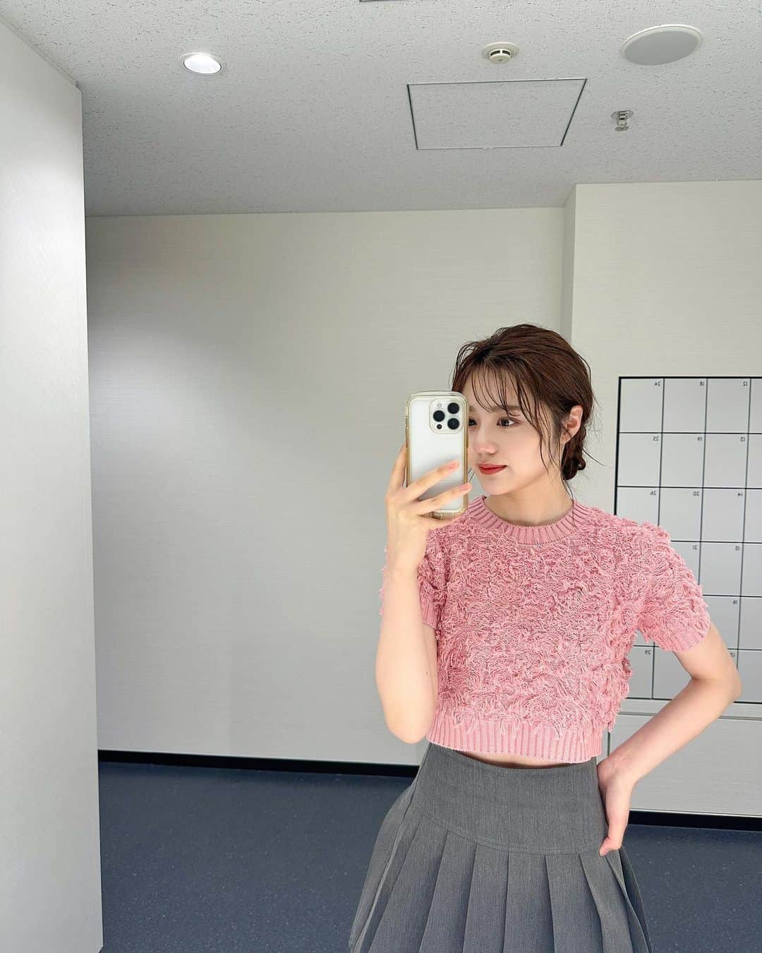 tomoさんのインスタグラム写真 - (tomoInstagram)「⁡ ⁡ 同じ事務所のももさん( @__peachstagram__ )のブランド　( @cherimi_official )のお洋服可愛い🤍 ⁡ ⁡ スカートは韓国で買ったやつ🇰🇷 お洋服沢山買ったからまた紹介するー！！ ⁡ ⁡ #cherimi #シェリミー」5月17日 21時08分 - _tomo620_