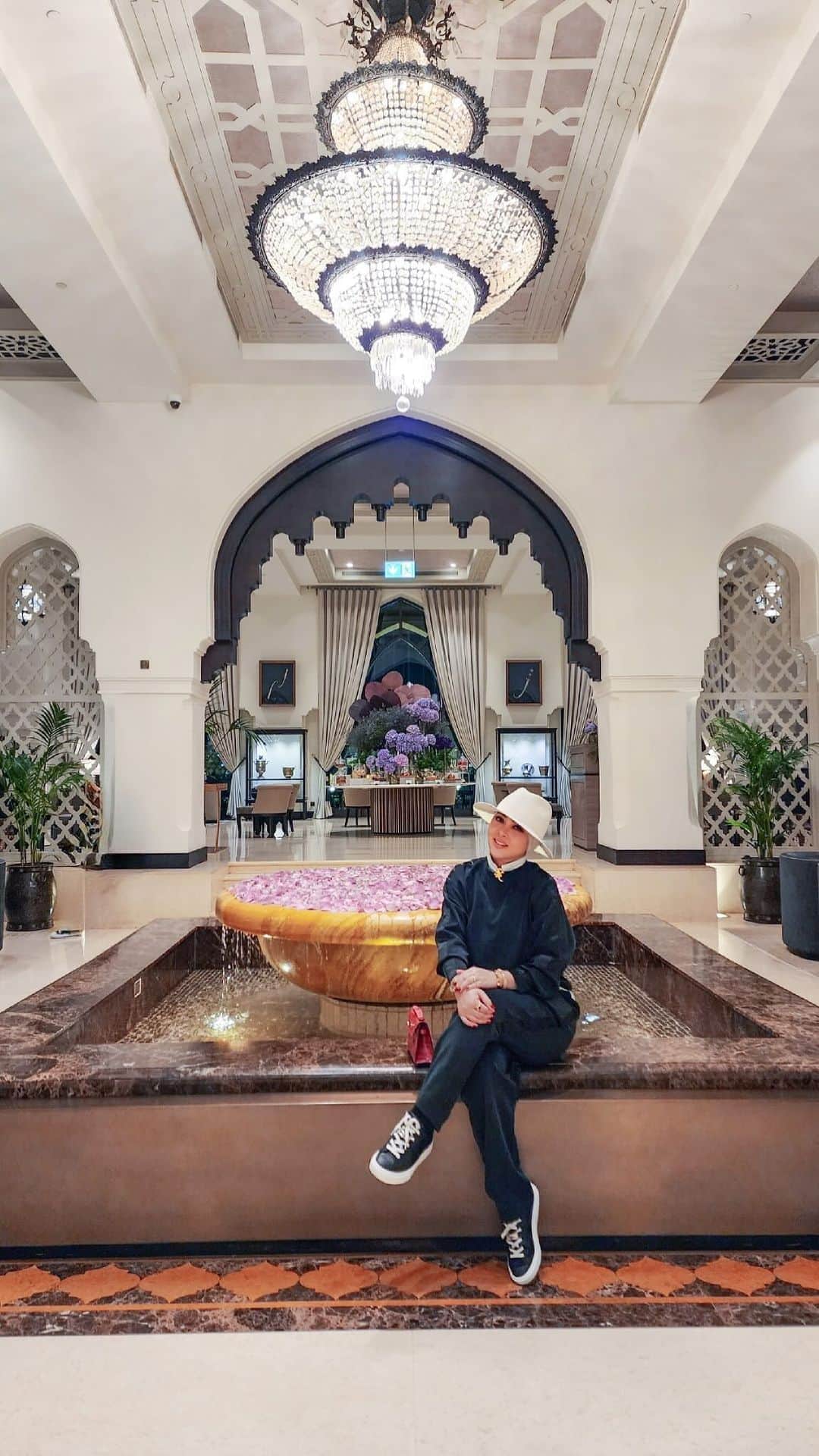 Syahriniのインスタグラム：「•  ~ Good Morning Dubai ~  ________________ ~𝓢𝓨𝓡~ _________________  #PrincesSyahrini #Dubai_May17th2023」