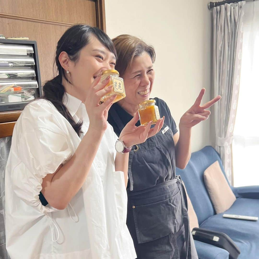 佐藤綾子さんのインスタグラム写真 - (佐藤綾子Instagram)「きょうも暑いですね〜っ！🌞 県内も真夏日間近の暑さとなっていますが、 きょうのJチャン長崎 「ながさき旬ごよみ」は 涼しさを感じる梅をご紹介！ 長崎市で収穫時期を迎えています🌱 ⁡ 梅を使った手作りジャムや、 そのジャムを使って簡単絶品料理の レシピもご紹介します🍗💕 ⁡ ジャム工房「MEGUMY」の 松本さんに教えていただきました🍞 元気いっぱいで素敵なこだわりを たくさん持っている松本さん、 取材していてすごくパワーをいただきました！ ジャム本当に絶品なので きょうの放送を要チェックです！ (梅ももちろんおいしいですし 私のイチオシはももとキンカンです！！) ⁡ ⁡ #ながさき旬ごよみ #旬ごよみ #梅 #長崎市 #南高梅 #梅ジャム #ジャム工房megumy #無添加ジャム #じげもんレシピ #スーパーJチャンネル長崎 #Jチャン長崎 #ncc #長崎文化放送 #アナウンサー #取材日記」5月17日 15時49分 - satoaya_ncc