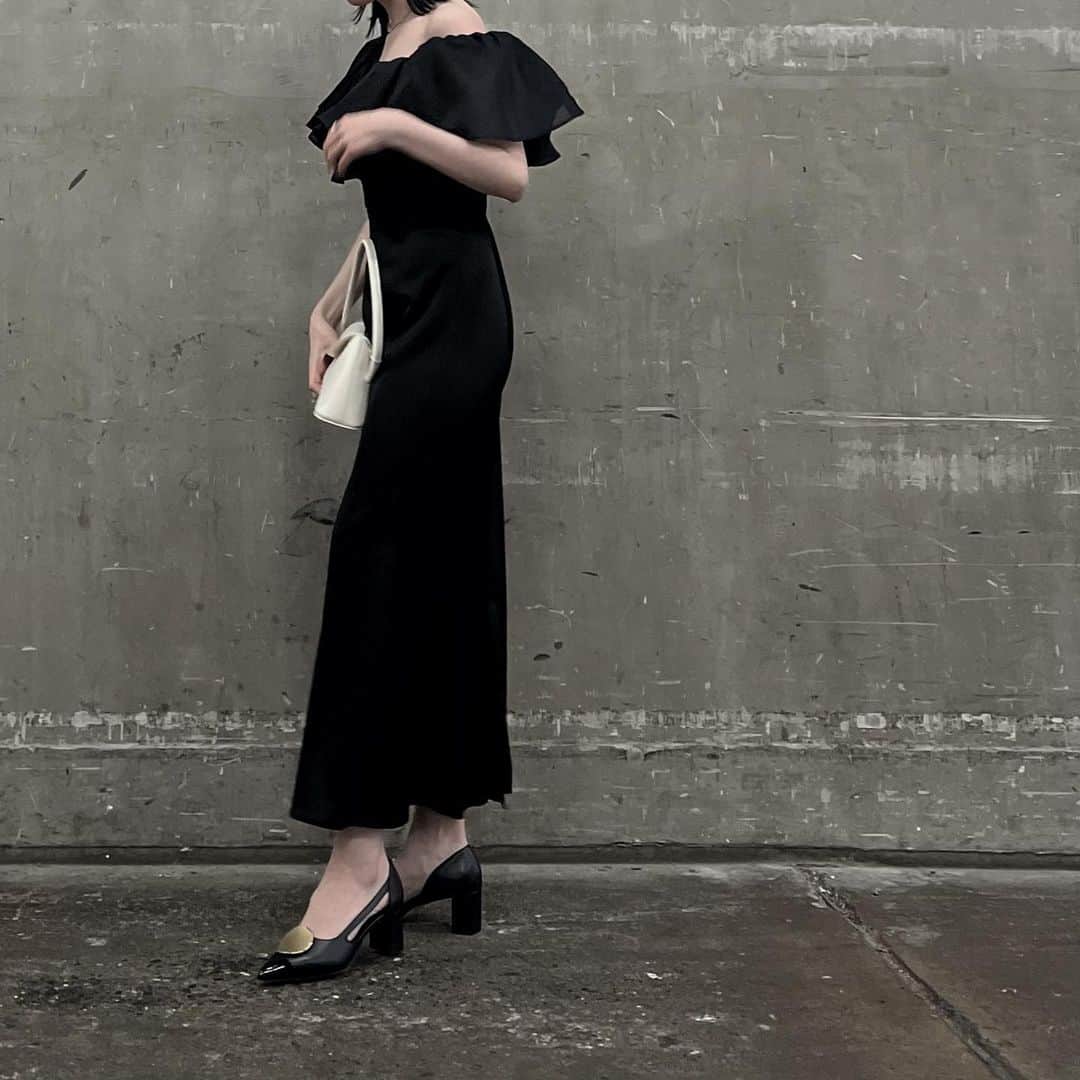 宮上葵のインスタグラム：「. 本日から5/23(火)まで岩田屋本店1階イベントスペースにて 九州初のDRESS LABを開催しております👗  期間中はMAポイント10%付与です☺︎  わたしのおすすめドレスはこちら🖤  #frayid #dresslab」