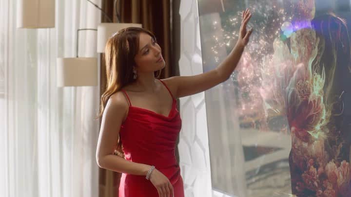 Kathryn Bernardoのインスタグラム：「Come and join me to #CtheBrilliance! TCL C Series QLED TV is redefining the future of entertainment with Mini LED, AiPQ Processor, Dolby Atmos, and IMAX Enhanced. There’s no going back—it’s time to finally embrace the brilliance! ✨  #TCLxKathrynBernardo  #TCLCSeriesxKathrynBernardo  #KathrynCTheBrilliance  #CTheBrilliance  #TCLInspireGreatness  #TCLPhilippines」