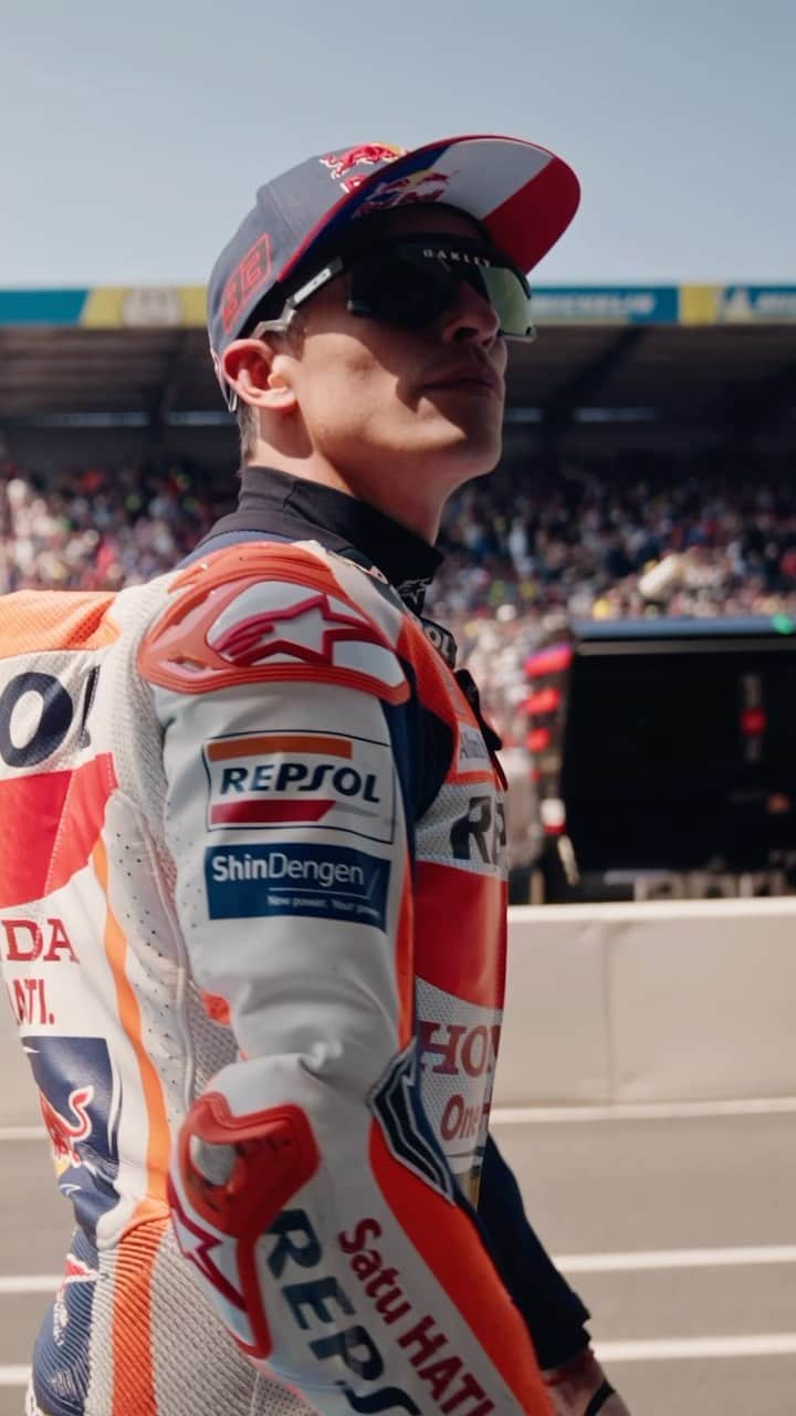 レプソル・ホンダのインスタグラム：「Everything, everywhere is always moving. Forever.」