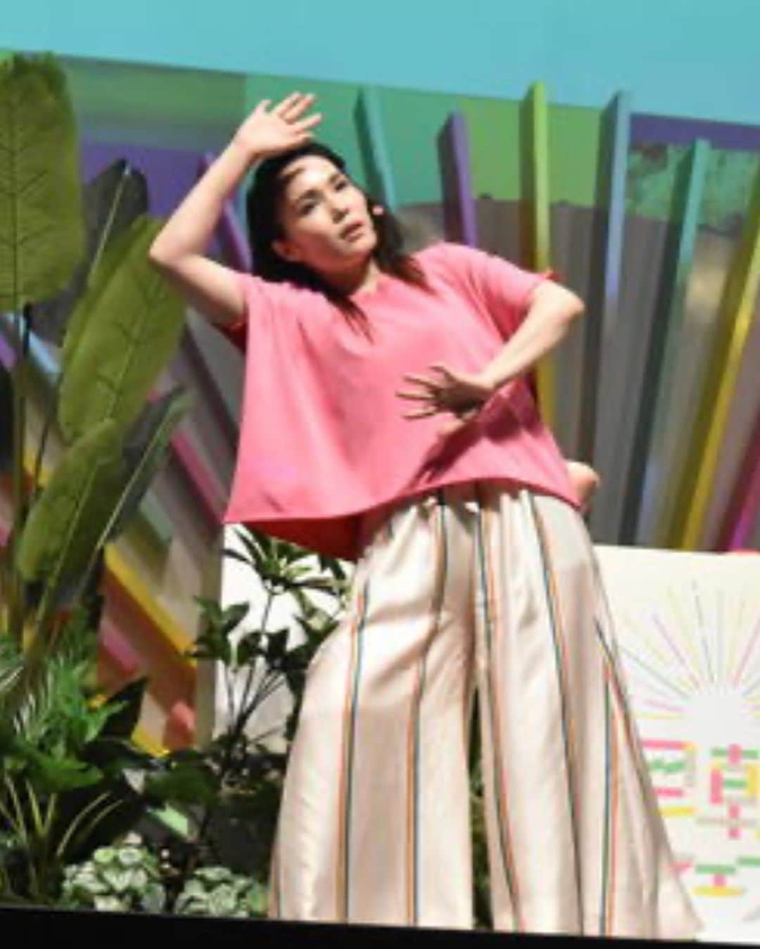 平野ノラさんのインスタグラム写真 - (平野ノラInstagram)「「早朝フェス with フルーティス」みんなでノリノリキレキレなダンス楽しかった🫶🫶🫶💕 朝からミラーボール級にキラキラしてたゾ🪩  🍎 りんご酢ドリンク  「フルーティス」後味すっきりフルーティスおいしかったゾ🫶🫶🫶🍷 私はざくろラズベリーの炭酸割りがお気に入り🌈❤️🫰🏻  #フルーティス #早朝フェス #フルーティス飲んで #踊って #フルーティス飲んで #出勤して #okバブリー #平野ノラ」5月17日 16時06分 - noranoranora1988