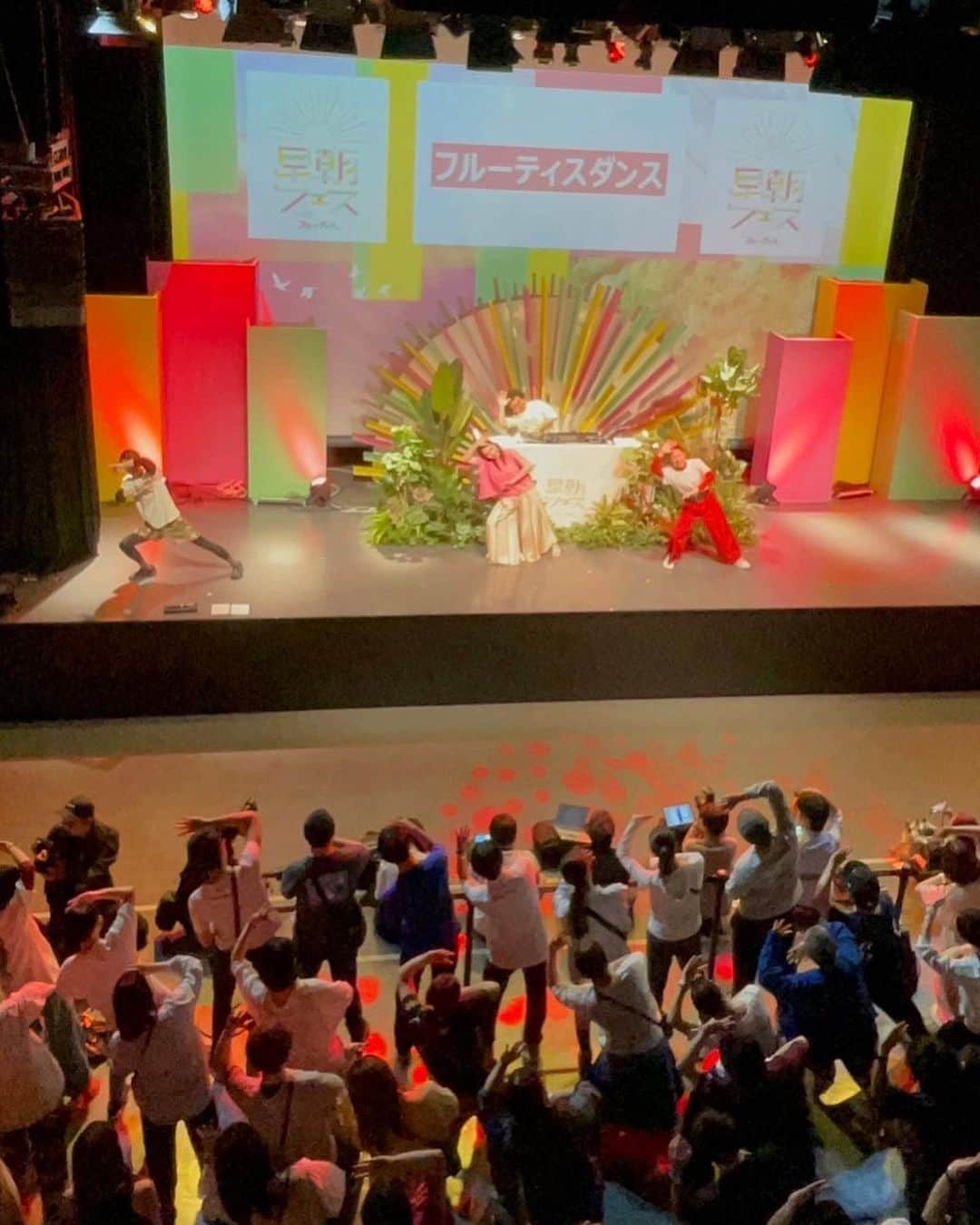 平野ノラさんのインスタグラム写真 - (平野ノラInstagram)「「早朝フェス with フルーティス」みんなでノリノリキレキレなダンス楽しかった🫶🫶🫶💕 朝からミラーボール級にキラキラしてたゾ🪩  🍎 りんご酢ドリンク  「フルーティス」後味すっきりフルーティスおいしかったゾ🫶🫶🫶🍷 私はざくろラズベリーの炭酸割りがお気に入り🌈❤️🫰🏻  #フルーティス #早朝フェス #フルーティス飲んで #踊って #フルーティス飲んで #出勤して #okバブリー #平野ノラ」5月17日 16時06分 - noranoranora1988